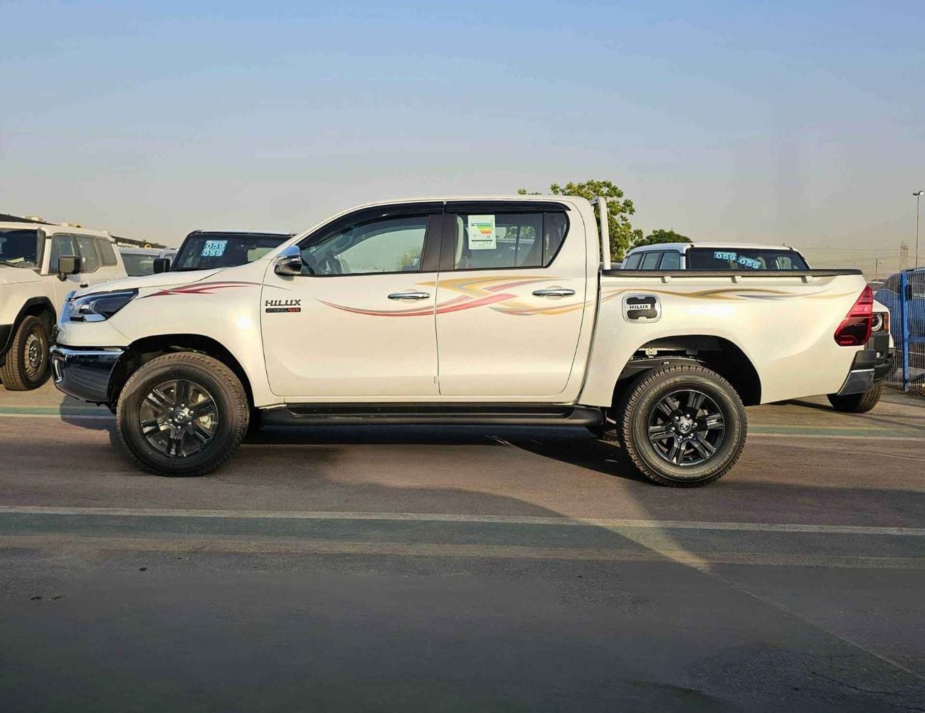 Toyota Hilux SR5 FULL OPTION / A/T / 2.4L V4 DIESEL / DVD + CAMERA / BLIND SPOT / 4WD (CODE # HDAF2)