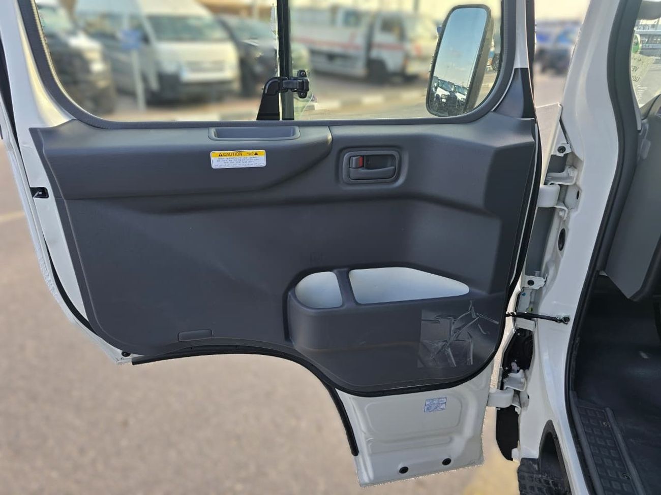 تويوتا كوستر Toyota Coastor Vip 4.2l diesel M/T 22 seats with Electric Door and Cool Box White Color 2026 Model