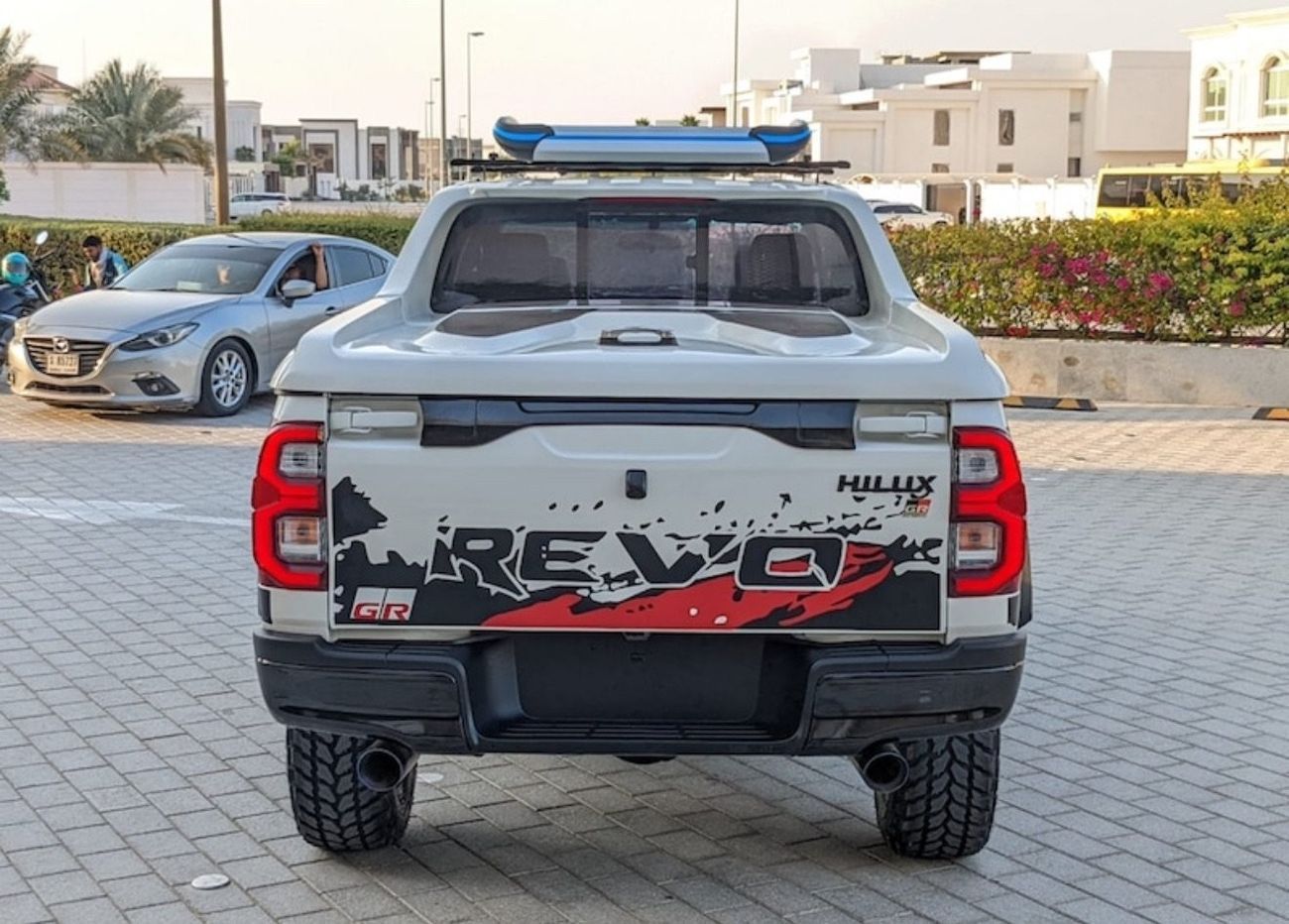 تويوتا هيلوكس TOYOTA HILUX FACELIFTED 2025 GR SPORT OFF-ROAD V4 GCC IN EXCELLENT CONDITION