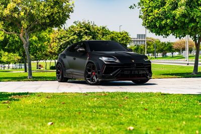 لامبورغيني اوروس PERFORMANTE معدلة بالكامل بواسطة نوفيتك، كاملة المواصفات، طلاء أصلي، خالية من الحوادث، بحالة ممتازة.