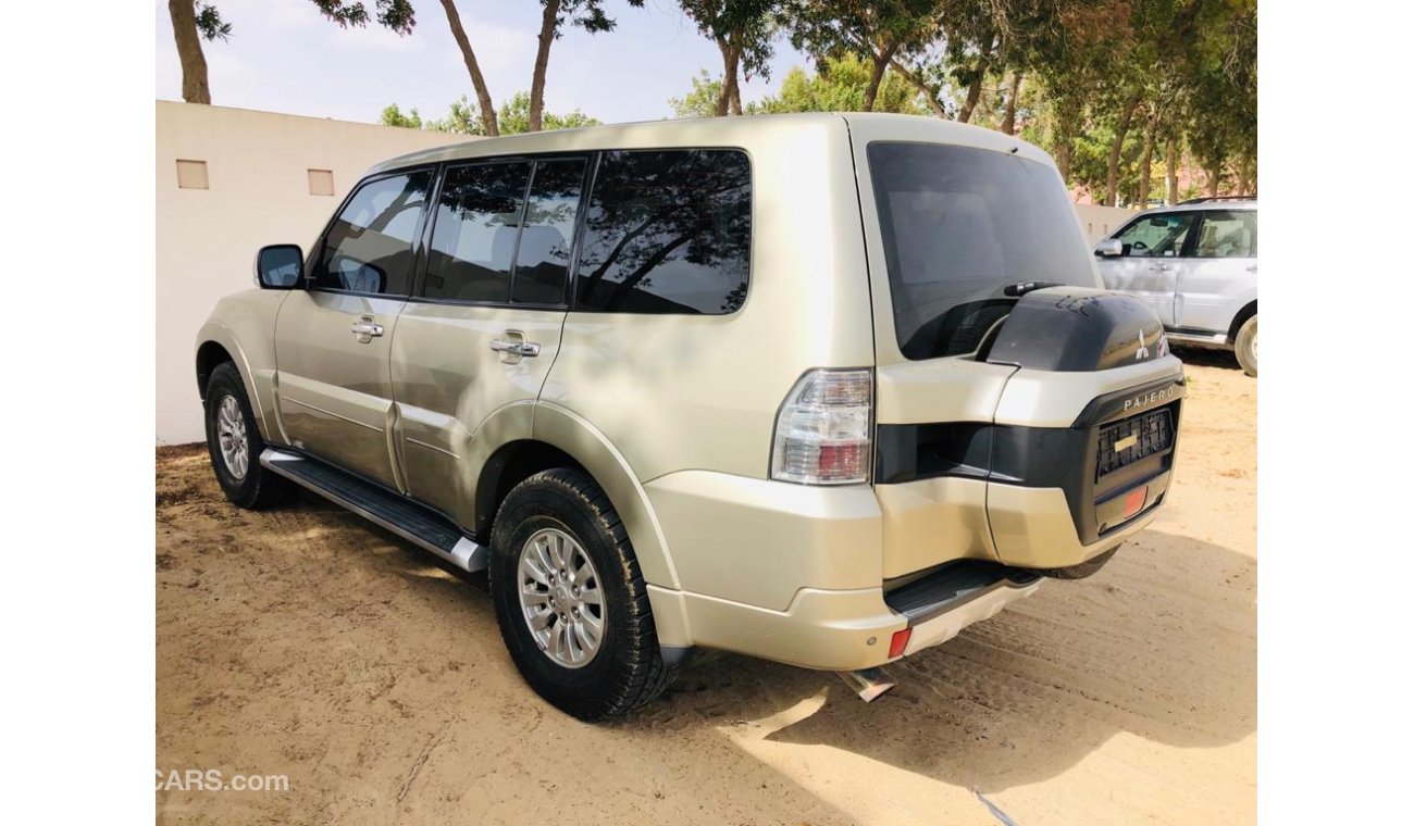 Mitsubishi Pajero 3.5L-ORIGNAL PAINT-FOG LIGHTS-REAR ENTERTAINMENT-ALLOY RIMS-CLEN NTERIOR-MINT CNDITION-LEATHER SEATS