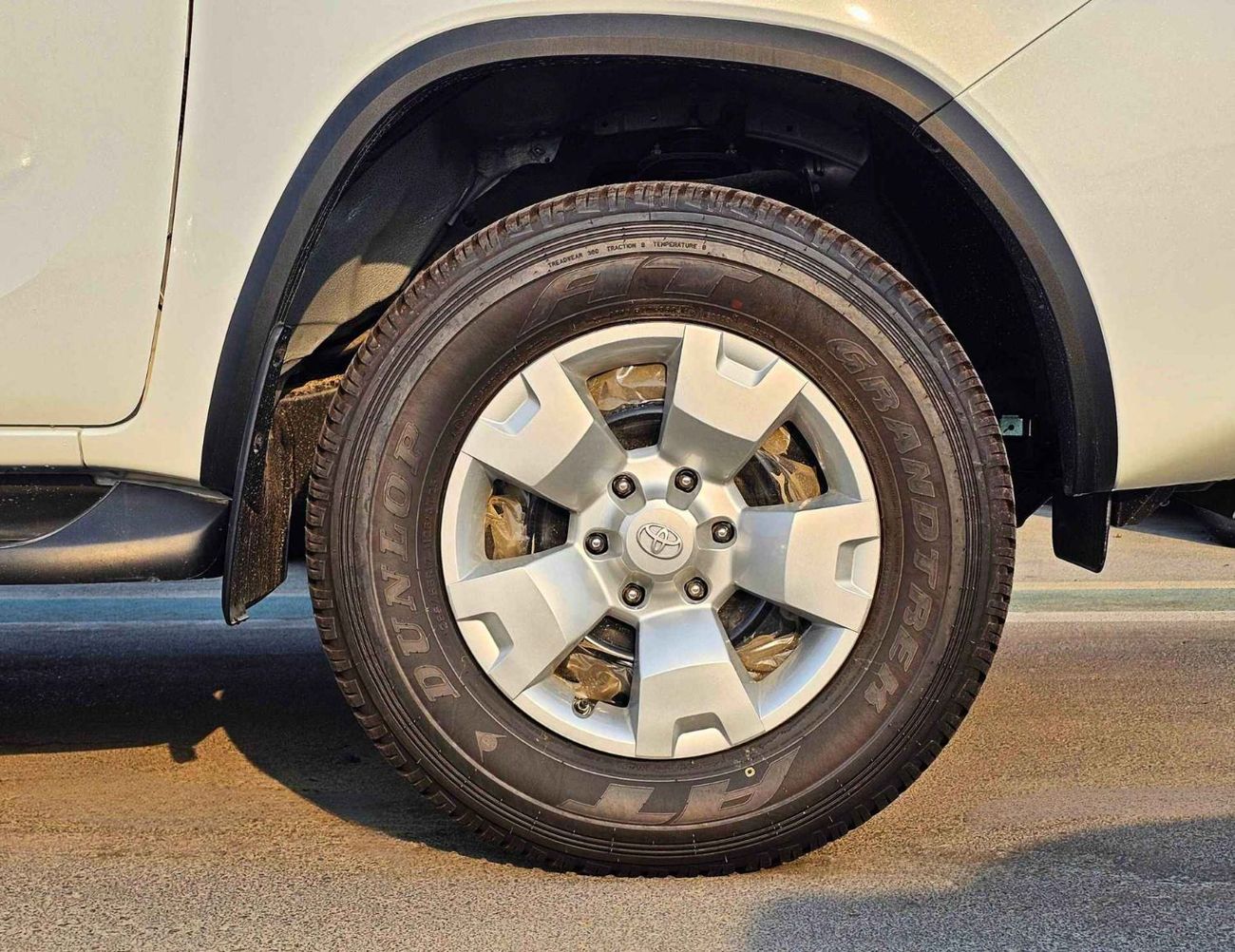 Toyota Fortuner 2.4L V4 DIESEL / MANUAL A.C / MID OPTION 4WD (CODE # FD24B)