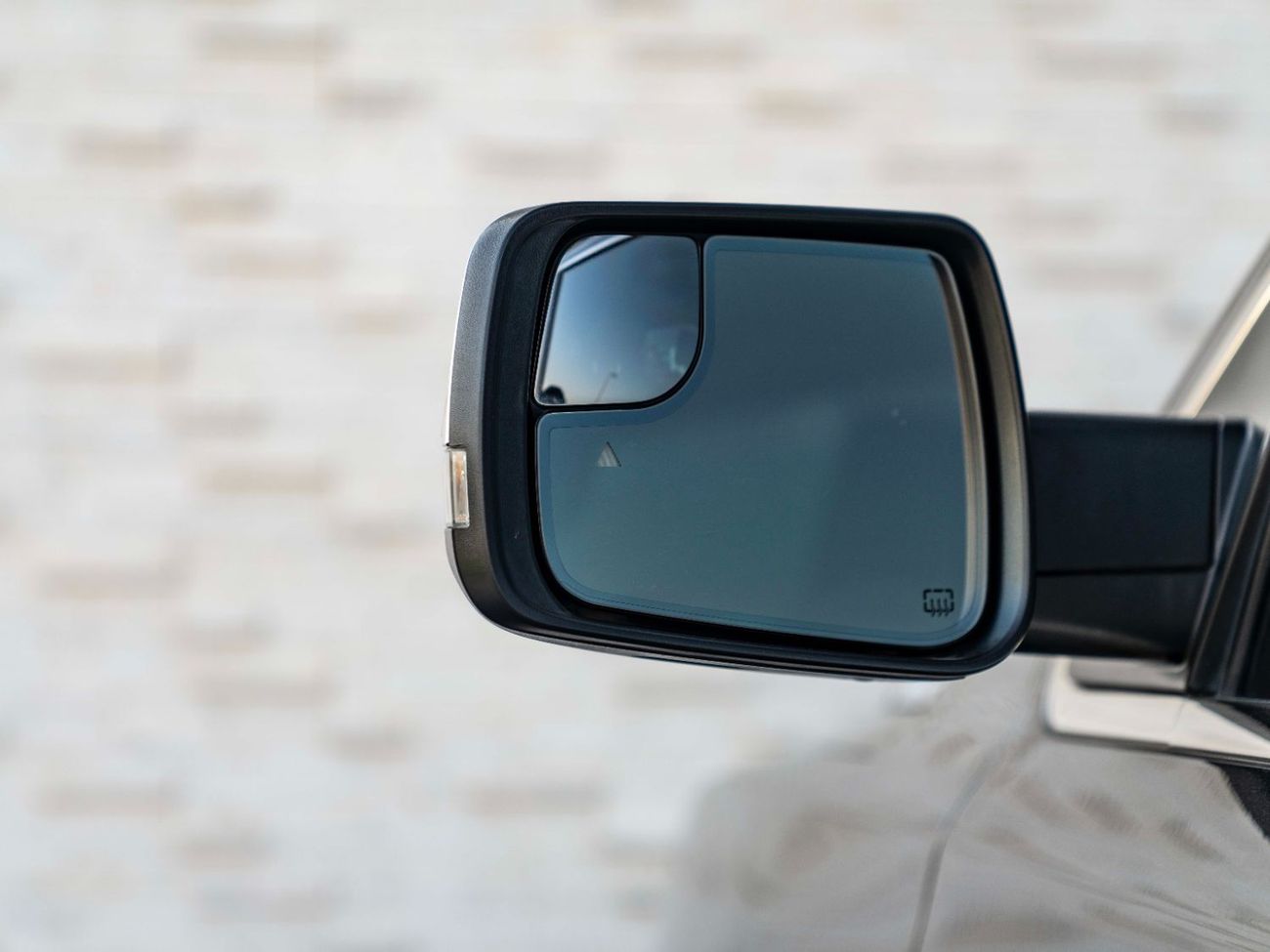 RAM 1500 Limited 5.7L (5 Seater)