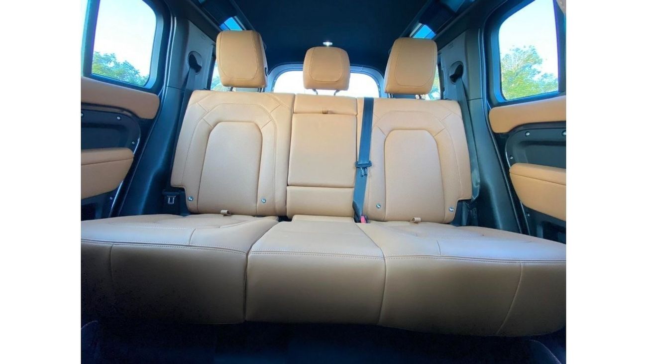 Land Rover Defender GCC SPEC UNDER WARRANTY AND SERVICE