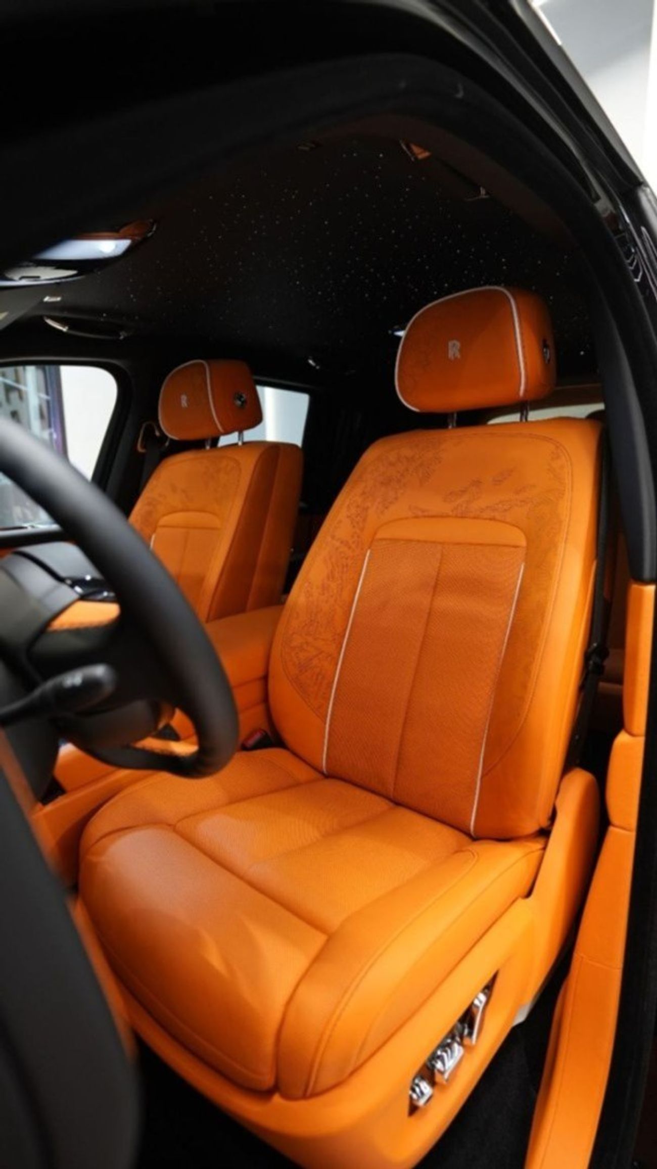 Rolls-Royce Cullinan | Black Badge - 2025 | NEW SPECIAL CLOUD INTERIOR | SPECIAL ORDER | FULL OPTION | PERFECT CONDITION