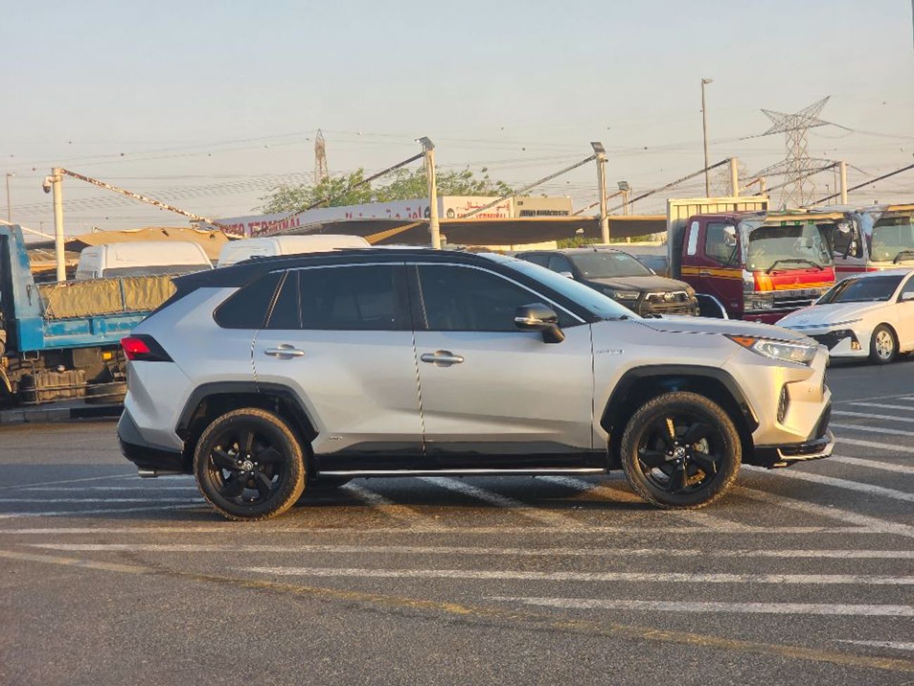 Toyota RAV4 2019 Model XSE hybrid engine Paranomic and two cameras
