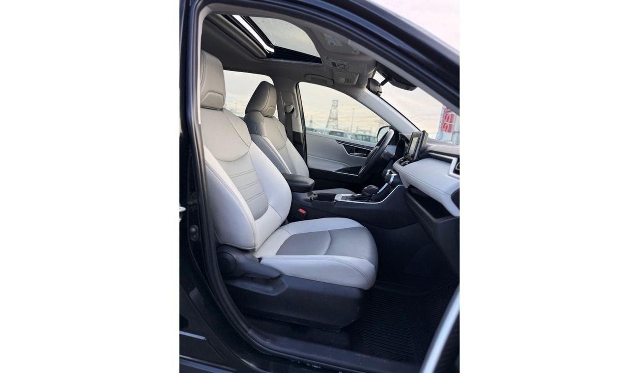 Toyota RAV4 Hybrid XLE 2.5L premium,Sunroof,limited Rims