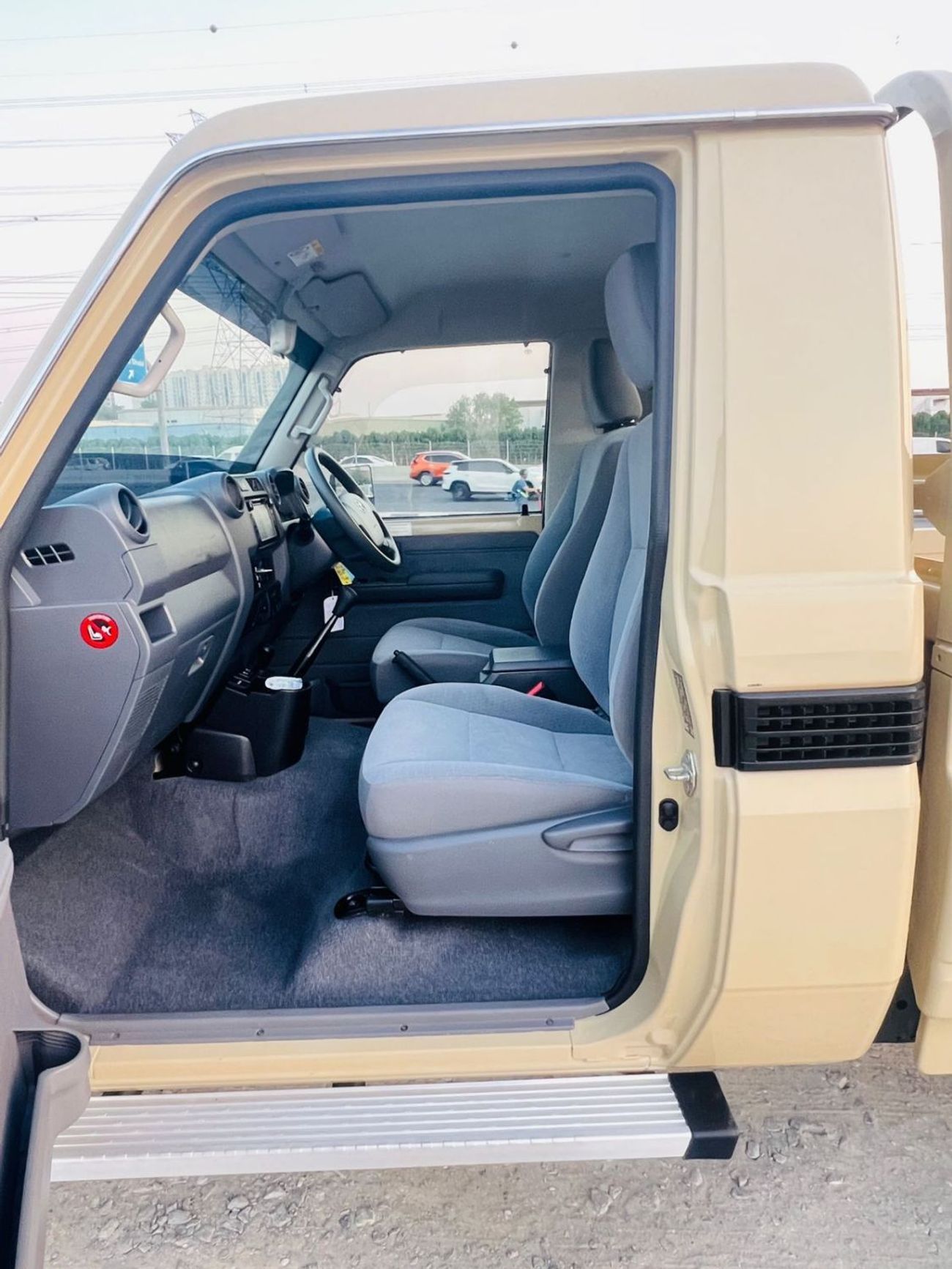 تويوتا لاند كروزر بيك آب DIESEL 4,5 LITER ,RIGHT HAND DRIVE ,BEIGE COLOR ,2020 MODEL