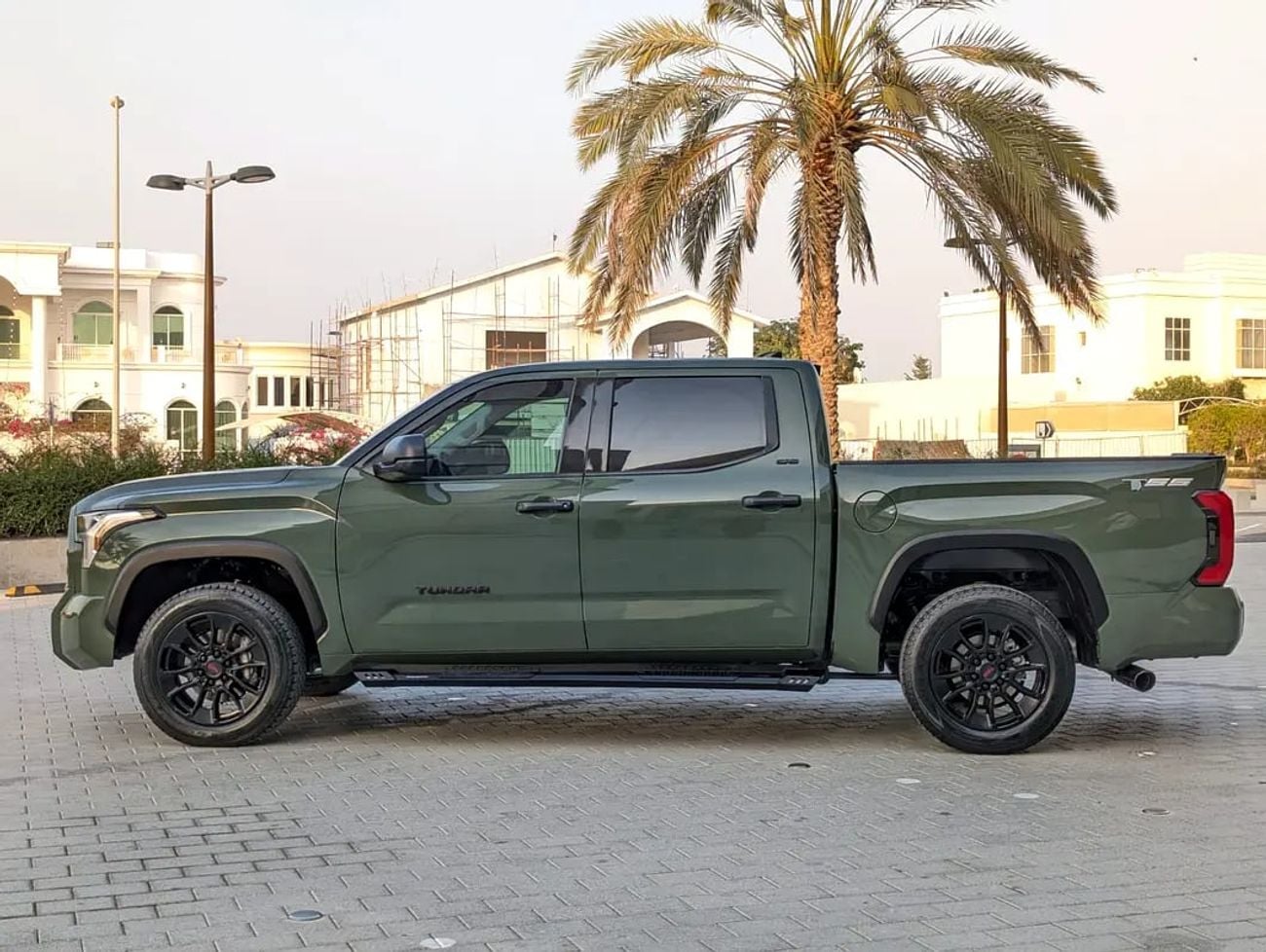 تويوتا تاندرا CREWMAX SR5 IN EXCELLENT CONDITION