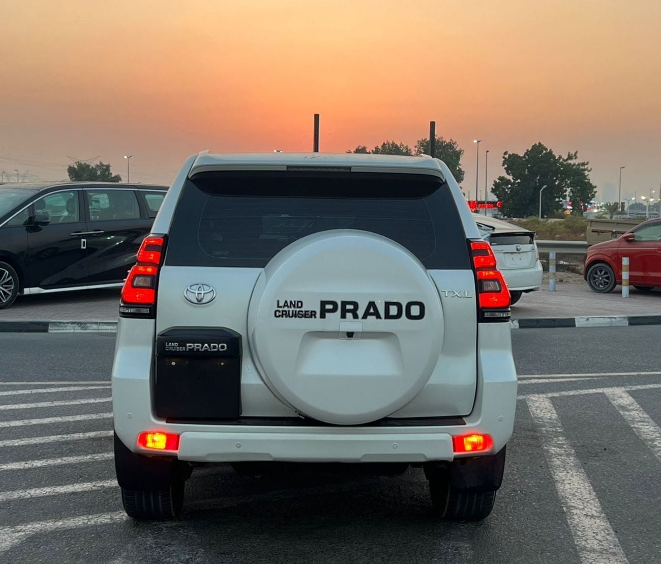 تويوتا برادو TX-L 2019 4.0L V6 - AWD 4x4 - Electric Seat - Rear CAM & Sensors - Cool Box -