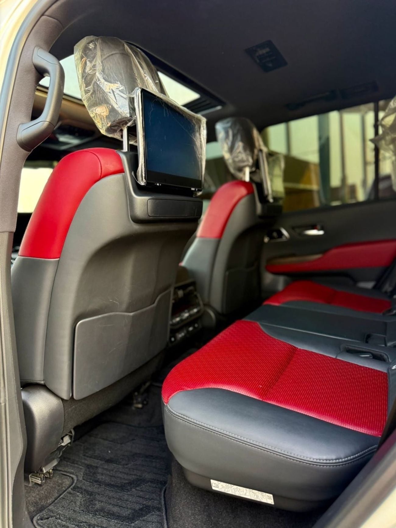 Toyota Land Cruiser VXR Toyota Landcruiser VXR Model 2024 Twin Turbo White Inside Red Interior Full Option petrol