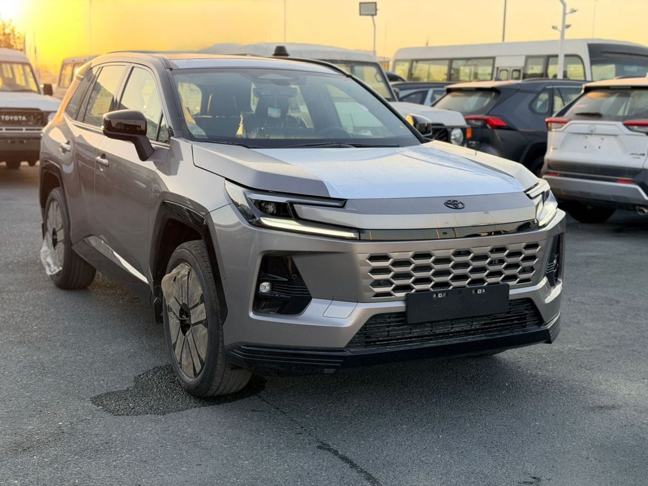 Toyota RAV4 Toyota Rav4 2026 2.5L Hybrid petrol Gcc saudi spec XSE Black edition 360⁰camera Bluetooth system cru