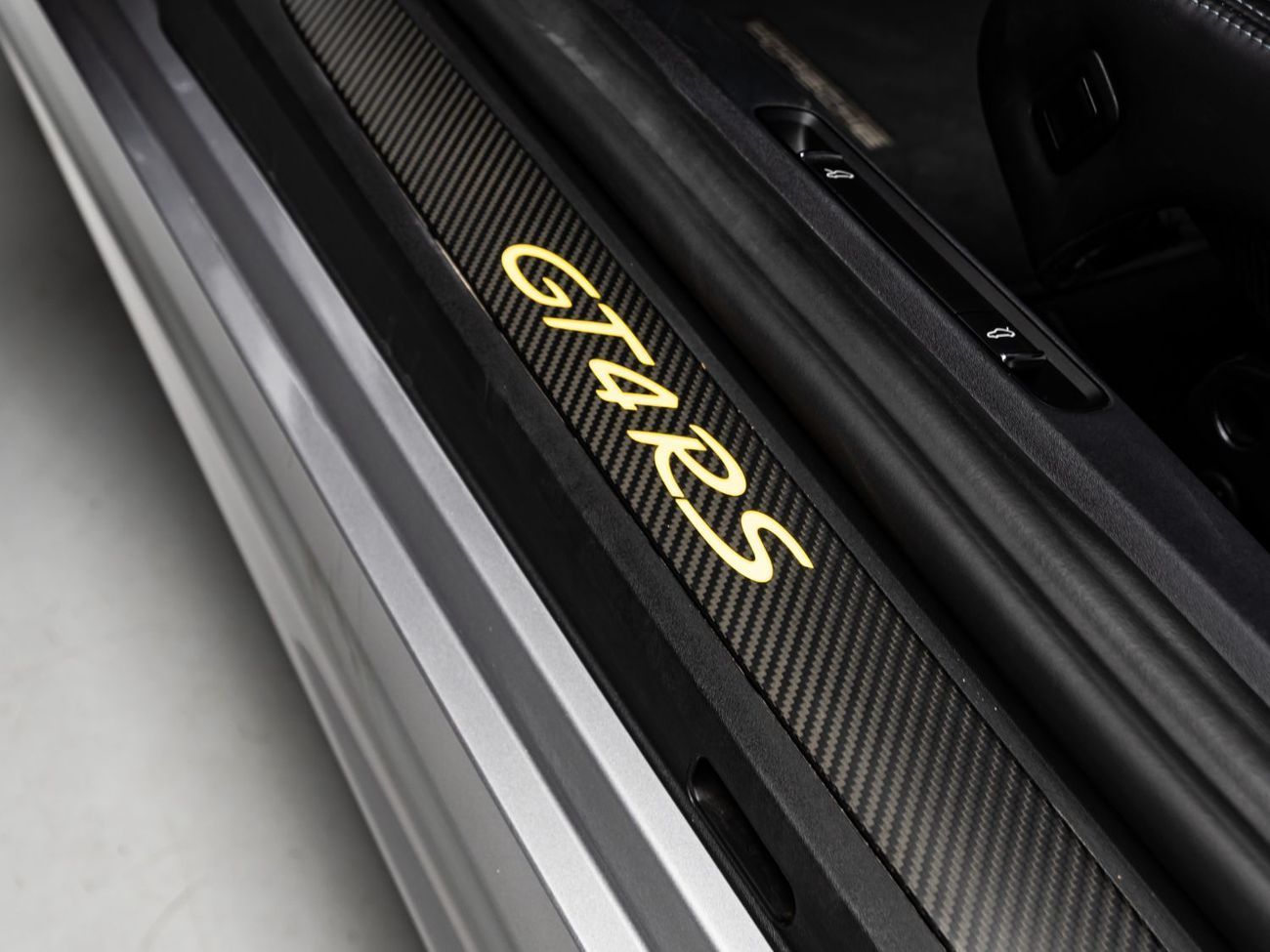 بورش كايمان 718 GT4 RS 4.0L (493 HP) A/T