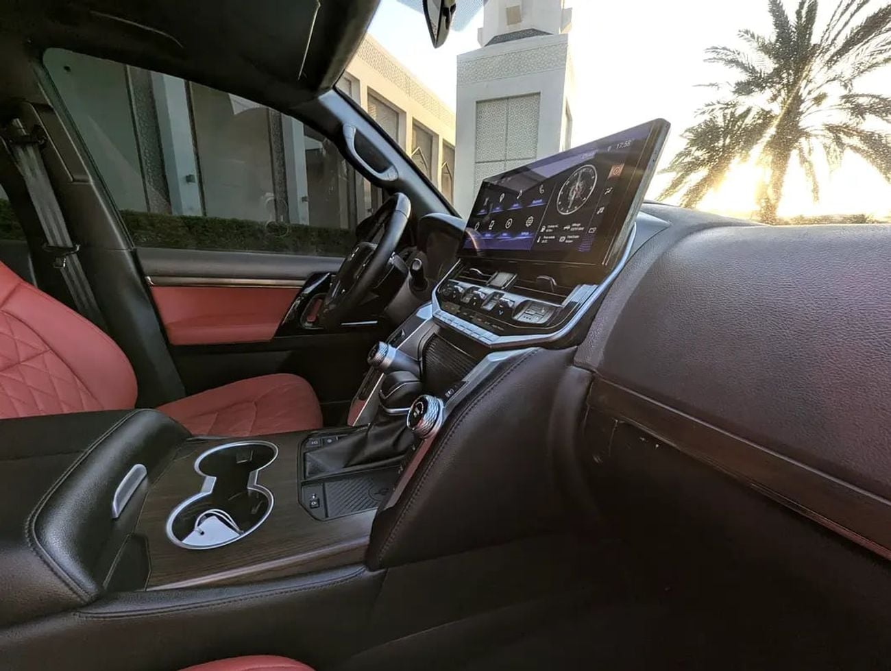 تويوتا لاند كروزر GXR Facelifted With Interior and Exterior -GCC Specs - Well Maintained