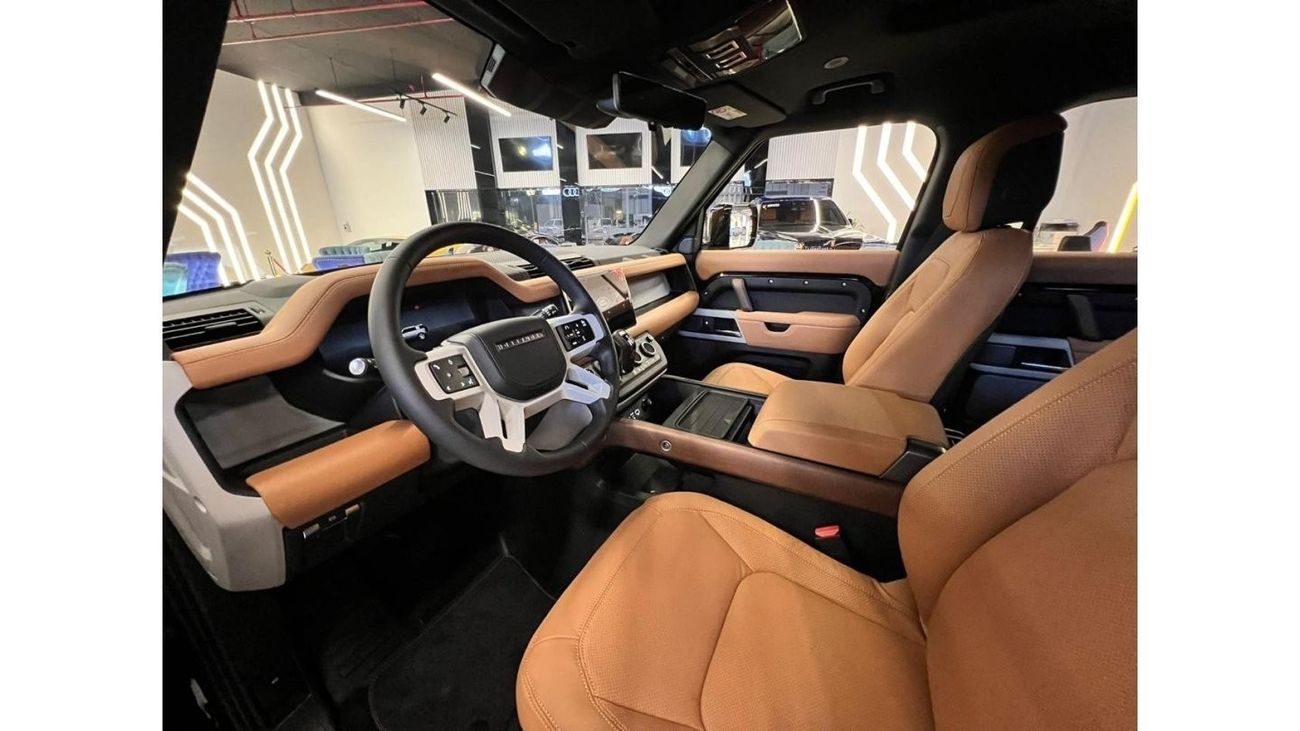 لاند روفر ديفندر Defender HSE P400/2024 /GCC / 5 YEARS WARRANTY AND SERVICE