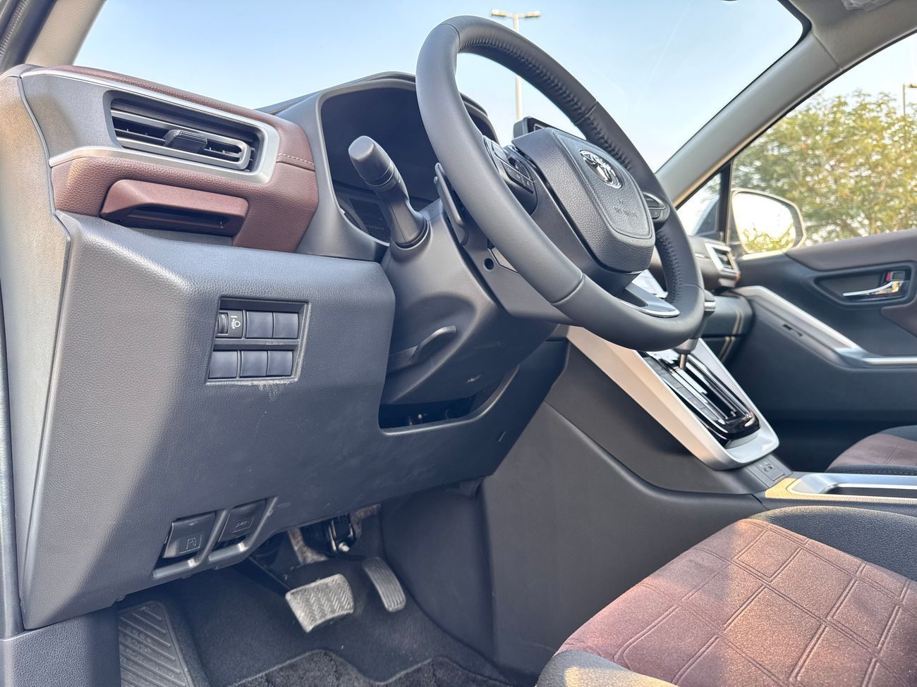 تويوتا إينوفا 2.0L HyCross 8S Hybrid