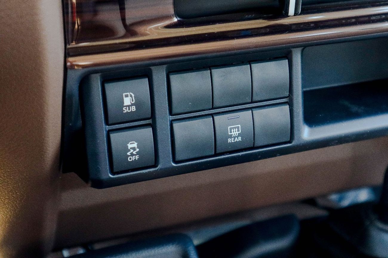 تويوتا لاند كروزر 70 Toyota Land Cruiser Hardtop 3-Door LC78 2.8L Diesel (2025 Model -