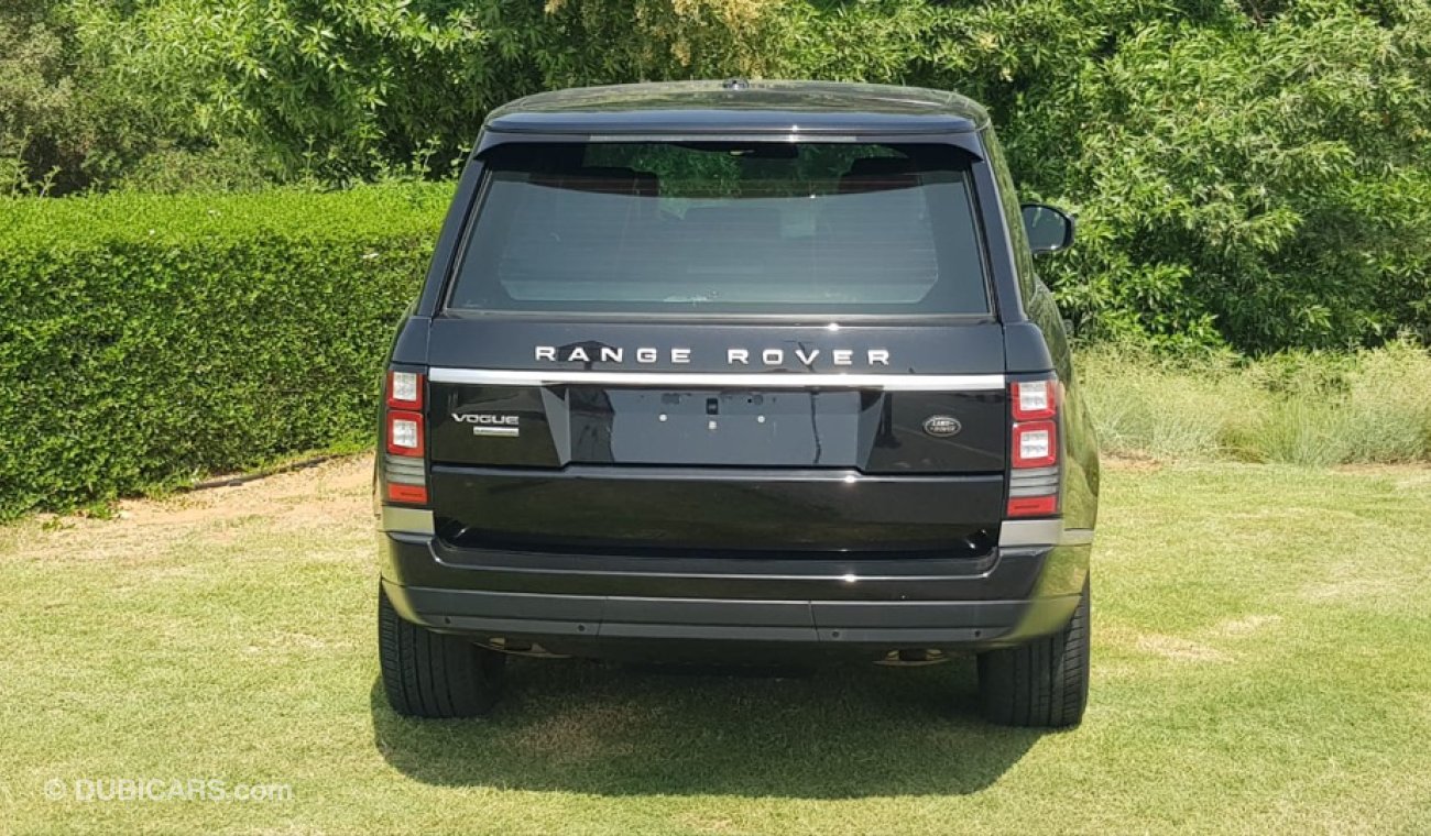 Land Rover Range Rover Rang Rover vogue model 2013 GCC car prefect condition full option panoramic roof leather seats back