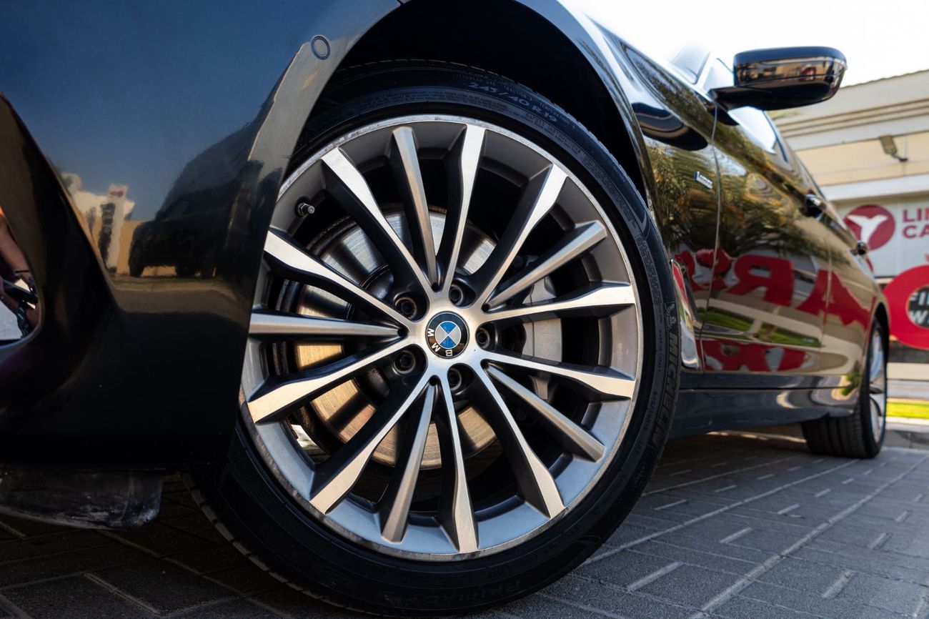 BMW 530i Luxury 2.0L