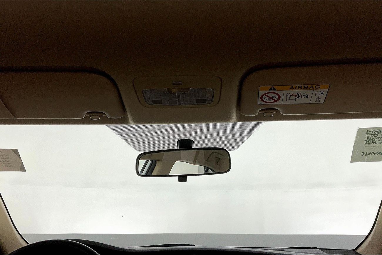 تويوتا يارس SE / E