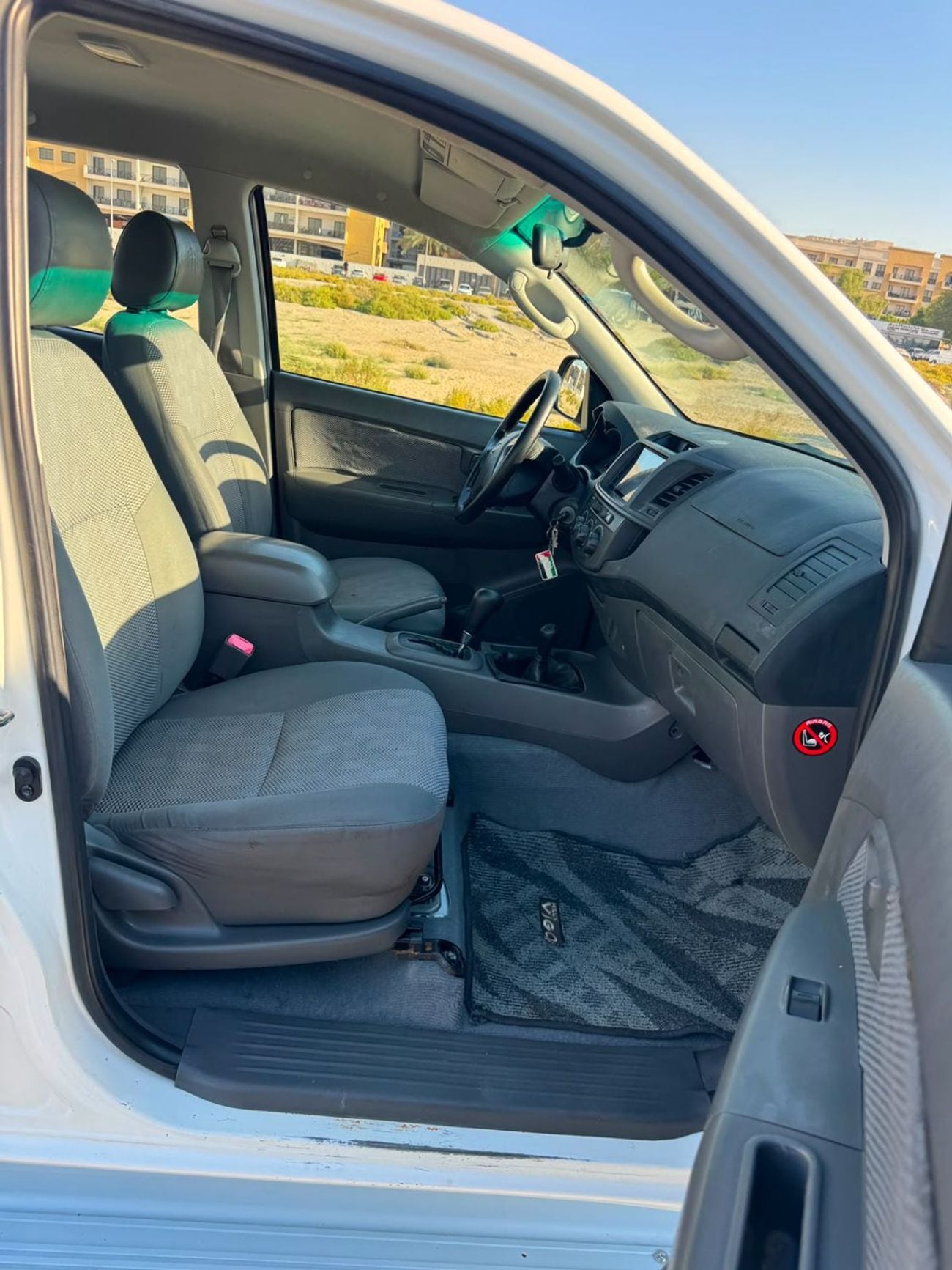 Toyota Hilux GLX Toyota Hilux 2015Model 2.7L petrol Engine v4 4x4 colour white Transmission Automatic Interior.gr