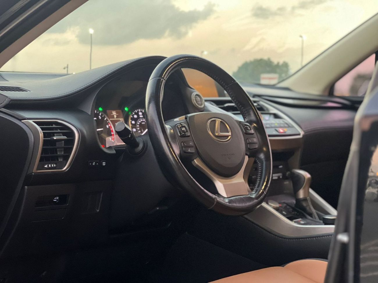 لكزس NX200t 2016 Lexus NX200t Turbo 2.0L V4 - AWD 4x4  - Rear Camera - Leather Seat & - Auto trunk