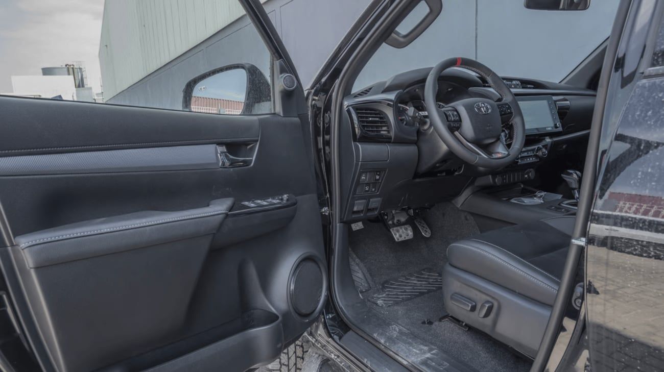 تويوتا هيلوكس GR SPORT 2.8 Diesel 26/26 Black on Black