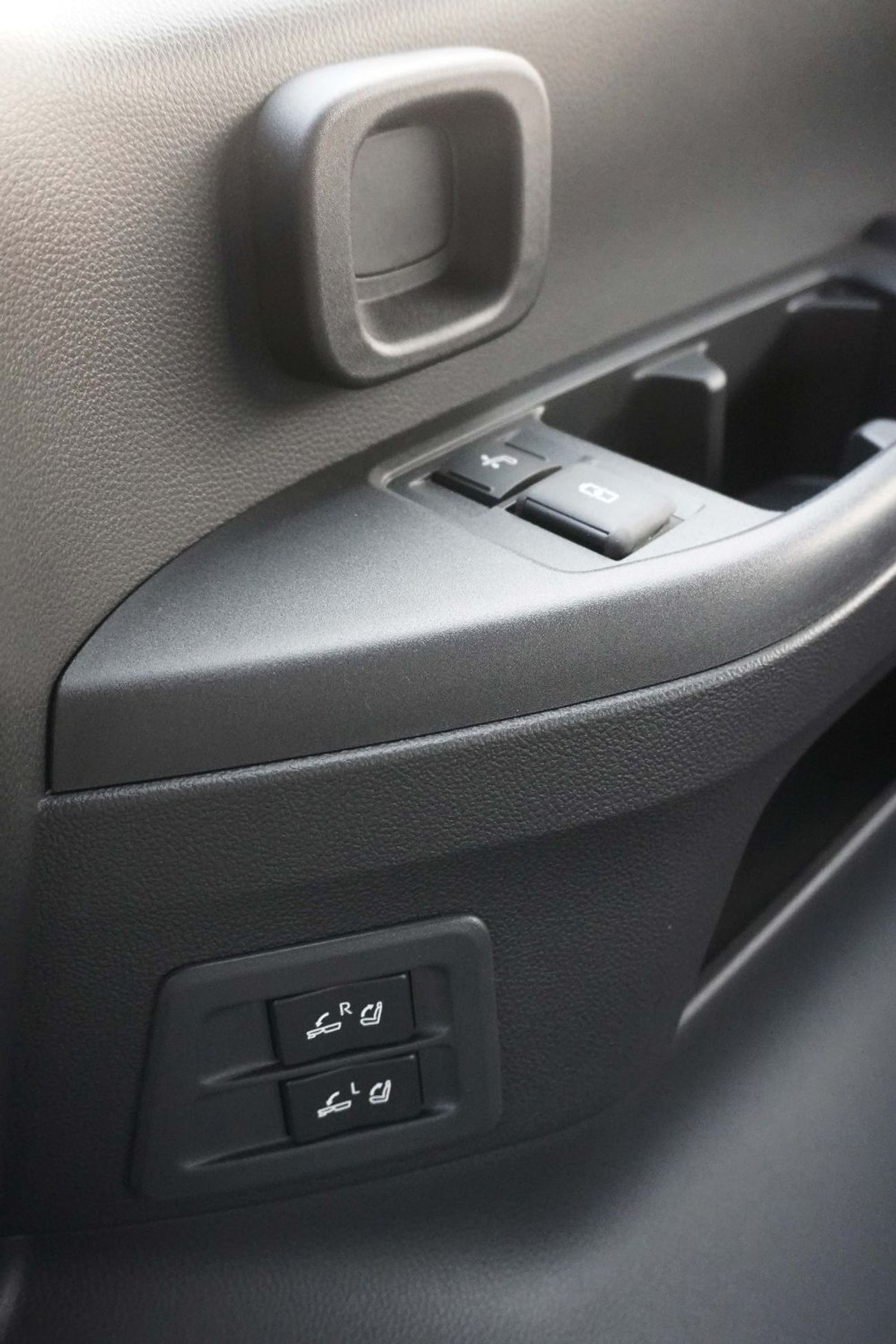 Toyota Land Cruiser GRS 3.3L TDSL (FR&RR DIFF LK, BSM, PKSB, 360 CAMERA)