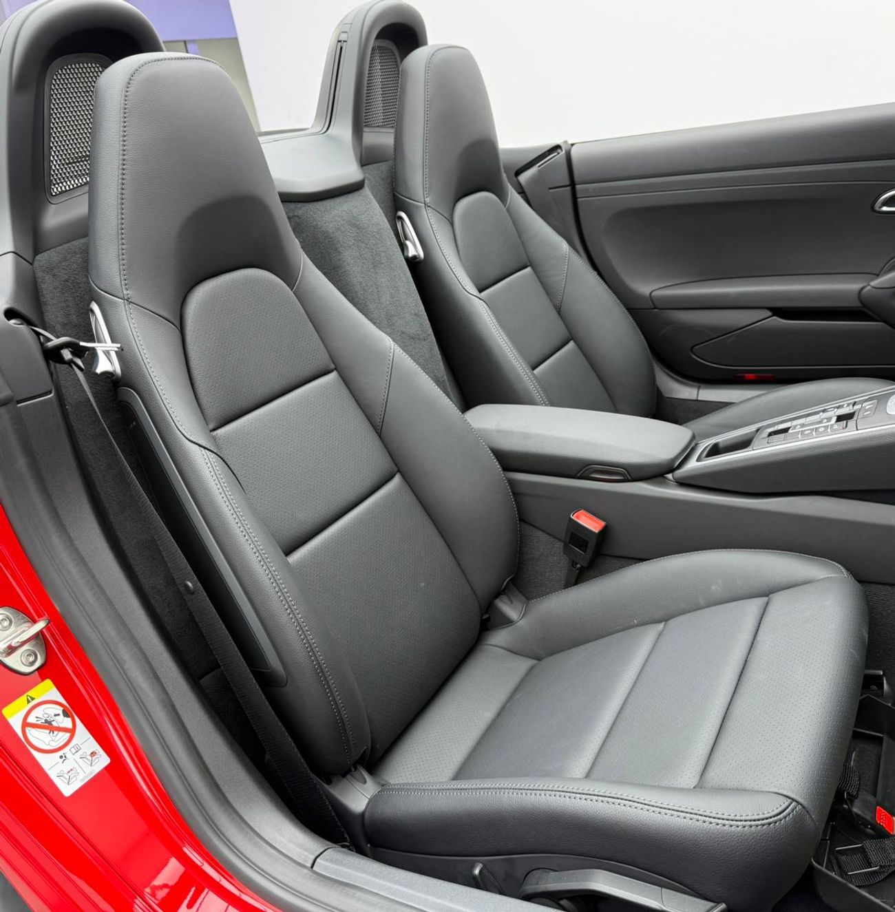 بورش بوكستر 718 Std 2.0L A/T 2025 Porsche 718 Boxster ,Al Nabooda Warranty+Full service history ,GCC