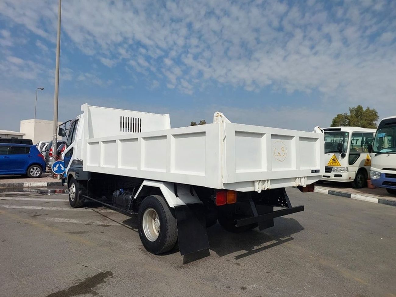 Mitsubishi Fighter MITSUBISHI FIGHTER TRUCK RHD 1995 MODEL 8.2 L DIESEL MANUAL(PM20050)