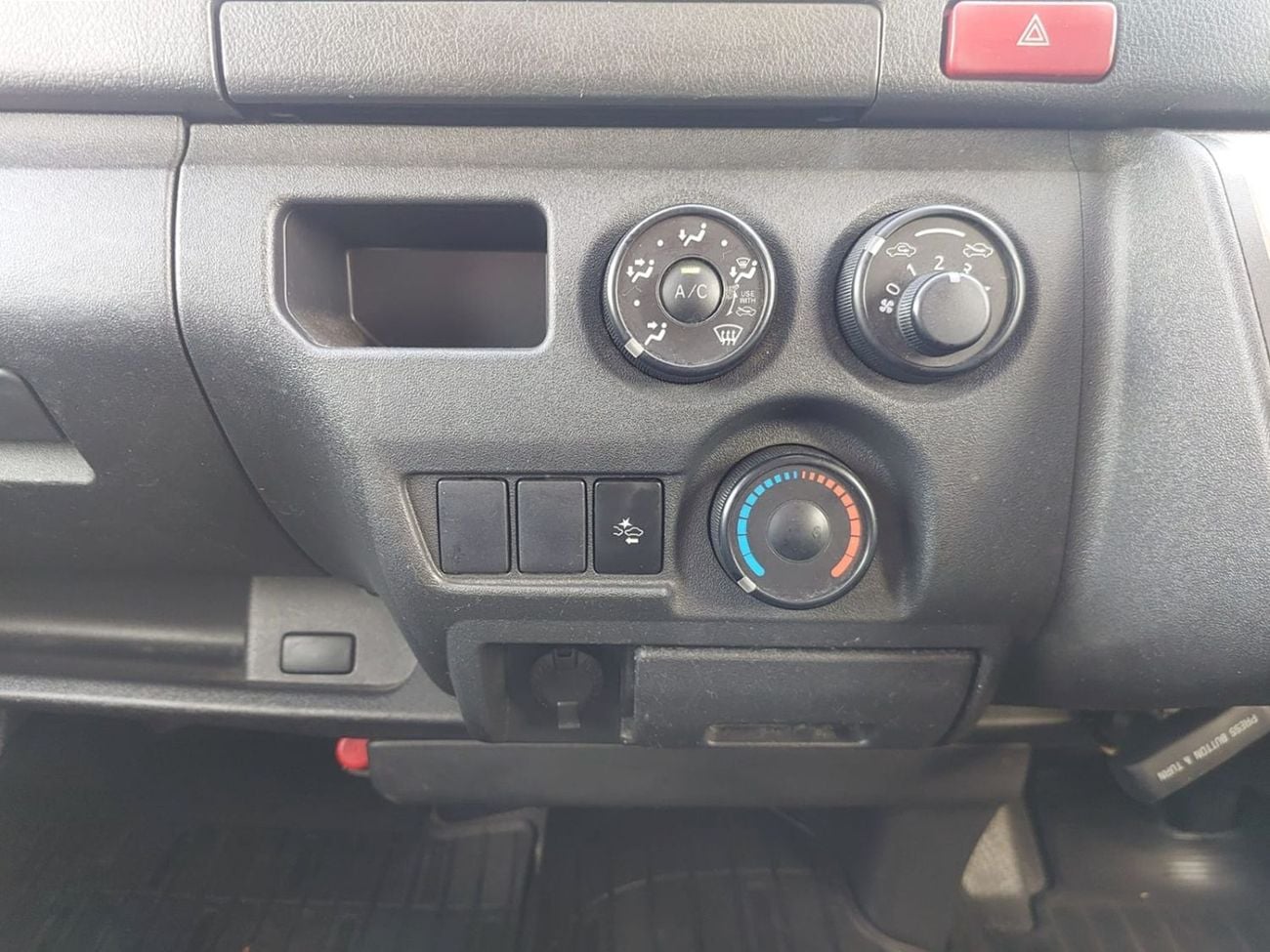 تويوتا هاياس TOYOTA HIACE VAN RHD 2019 MODEL 2.8 L DIESEL AUTOMATIC(PM05162)