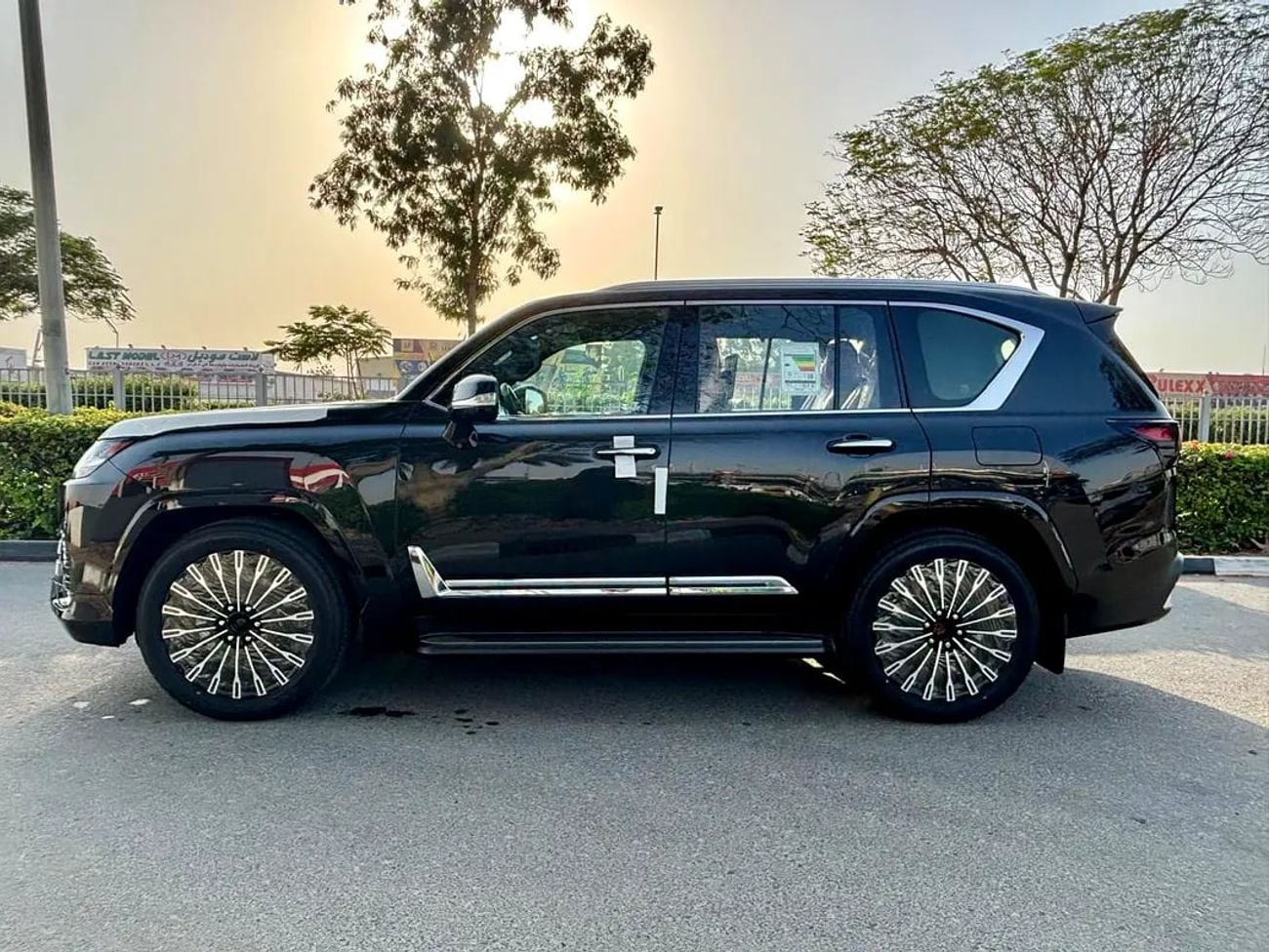 Lexus LX700h VIP GCC Specs | Brand Luxury Hybrid without park