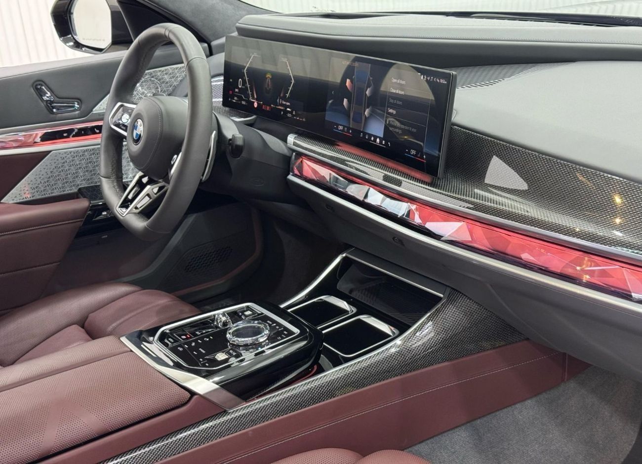 بي أم دبليو 760Li 2023 BMW 760i M-Sport, 2027 BMW Warranty + Service Pack, Fully Loaded, Low Kms, GCC