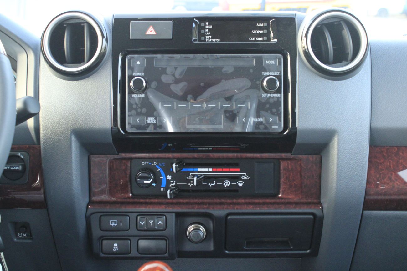 Toyota Land Cruiser 70 Wagon 4.5L V8 Diesel Full Option 2022 ( CODE # 5980 )