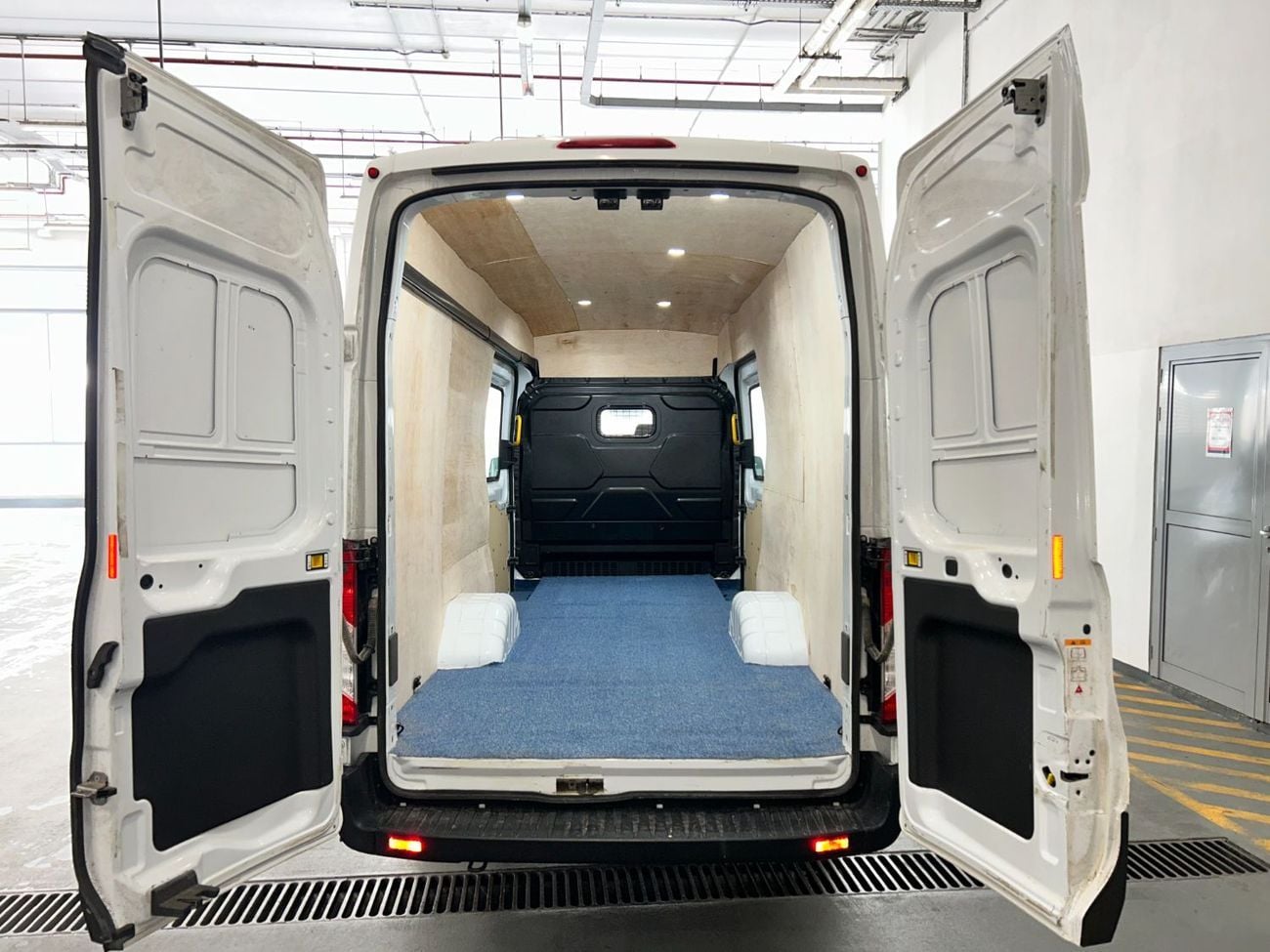 Ford Transit TVE4523 TRANSIT / AL TAYER MOTORS AL QOUZ SHOWROOM