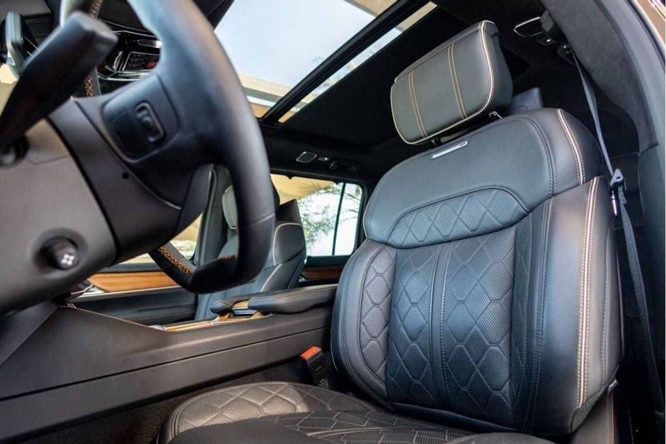 Jeep Grand Wagoneer Series III 3.0T Jeep Grand Wagoneer Series III 2023 GCC under Agency Warranty with Flexible Down-Pay