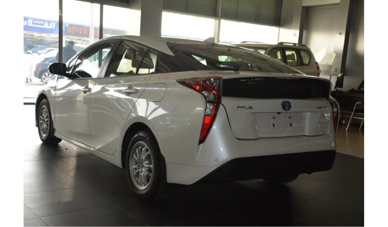 تويوتا برياس TOYOTA PRIUS HYBIRD FULL OPTION