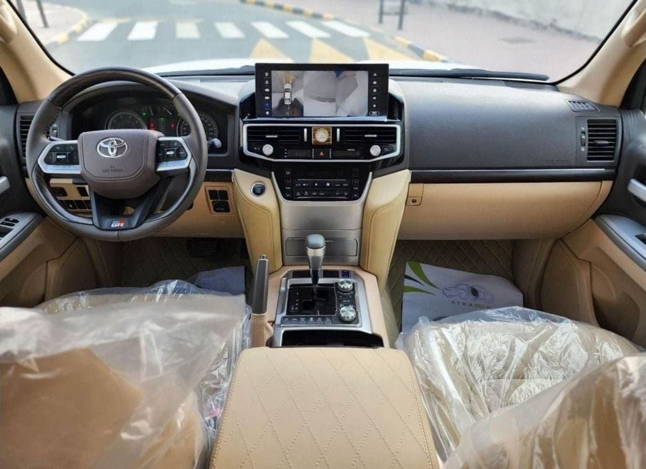 تويوتا لاند كروزر 2015 GXR Upgrade to 2024 Full Option Very Clean and Perfect condition