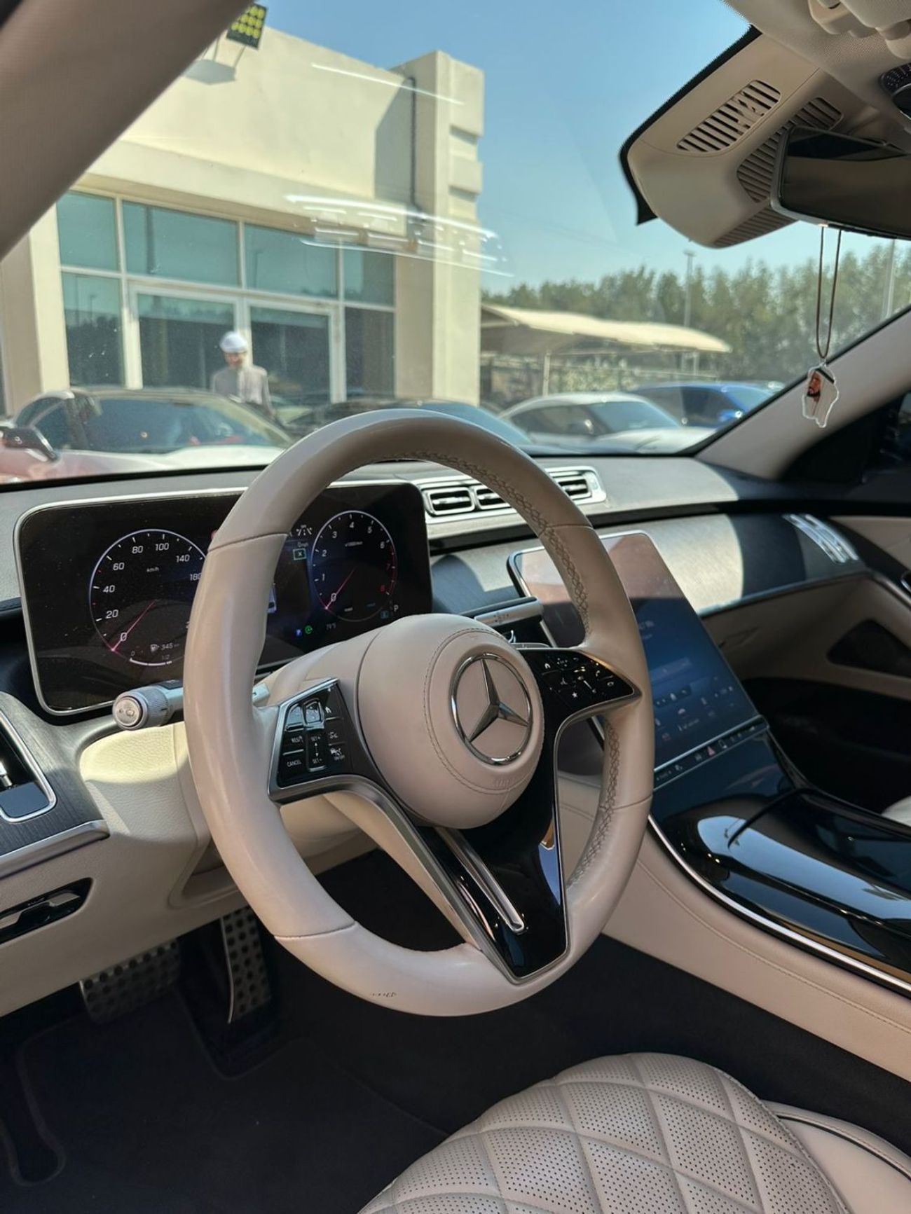 مرسيدس بنز S 580 مرسيدس بنز S580 وارد 2022 كلين تايتل صبغ وكاله ف اوبشن بحاله ممتازه