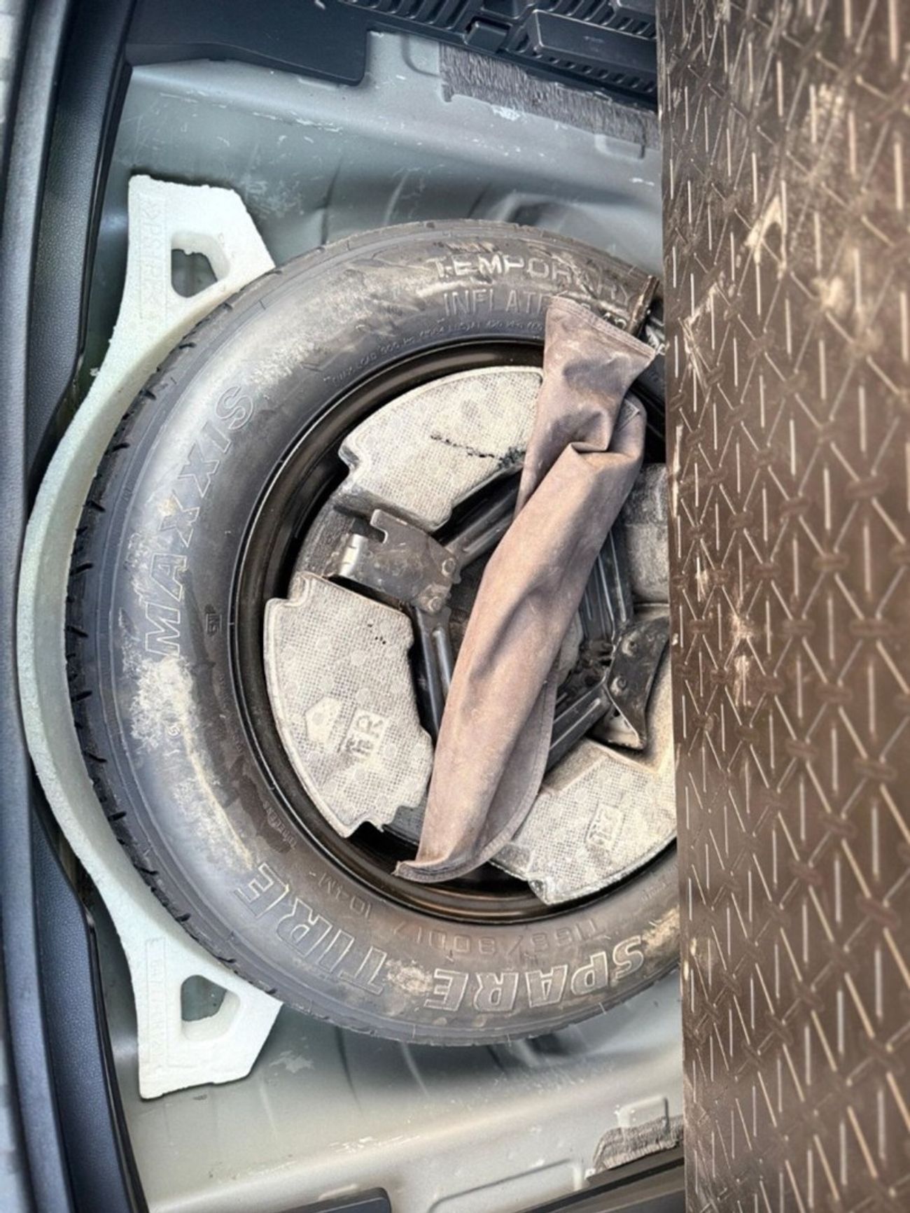 تويوتا راف ٤ Japan 2.0 L Full Option 360 camera,leather seats, power seat,head up display