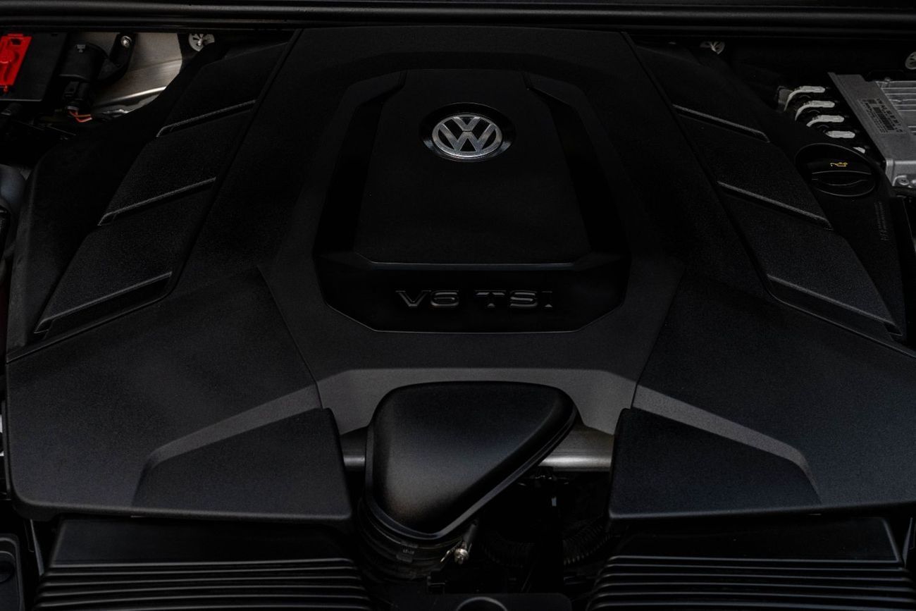 Volkswagen Touareg R-Line | 4,171 P.M | 0% Downpayment | WARRANTY!