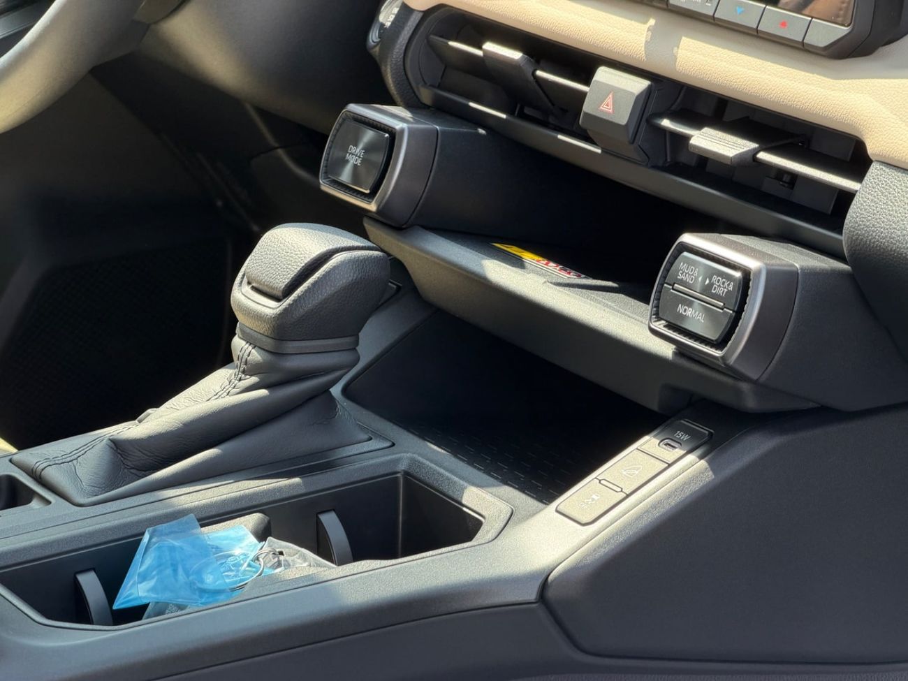 تويوتا راف ٤ XLE * الموديل: تويوتا RAV4 2026 * المحرك: 2.0 لتر بنزين * نوع الوقود: بنزين - يورو 4 * نظام الدفع: دفع ر