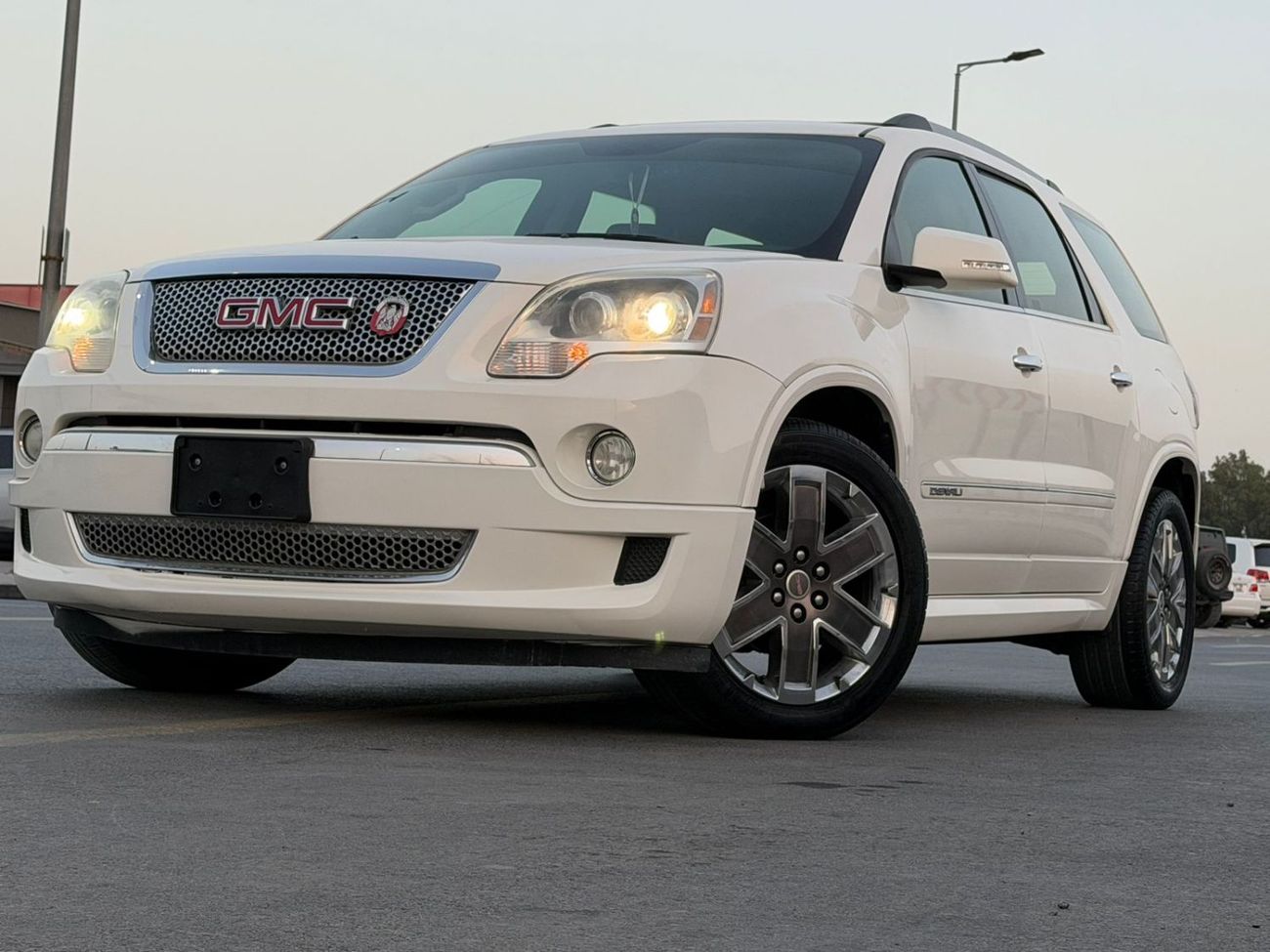 GMC Acadia Excellent condition & luxury feel