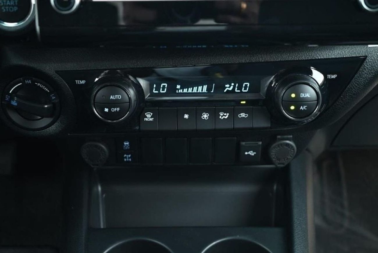 تويوتا هيلوكس Adventure V6 4.0L Automatic