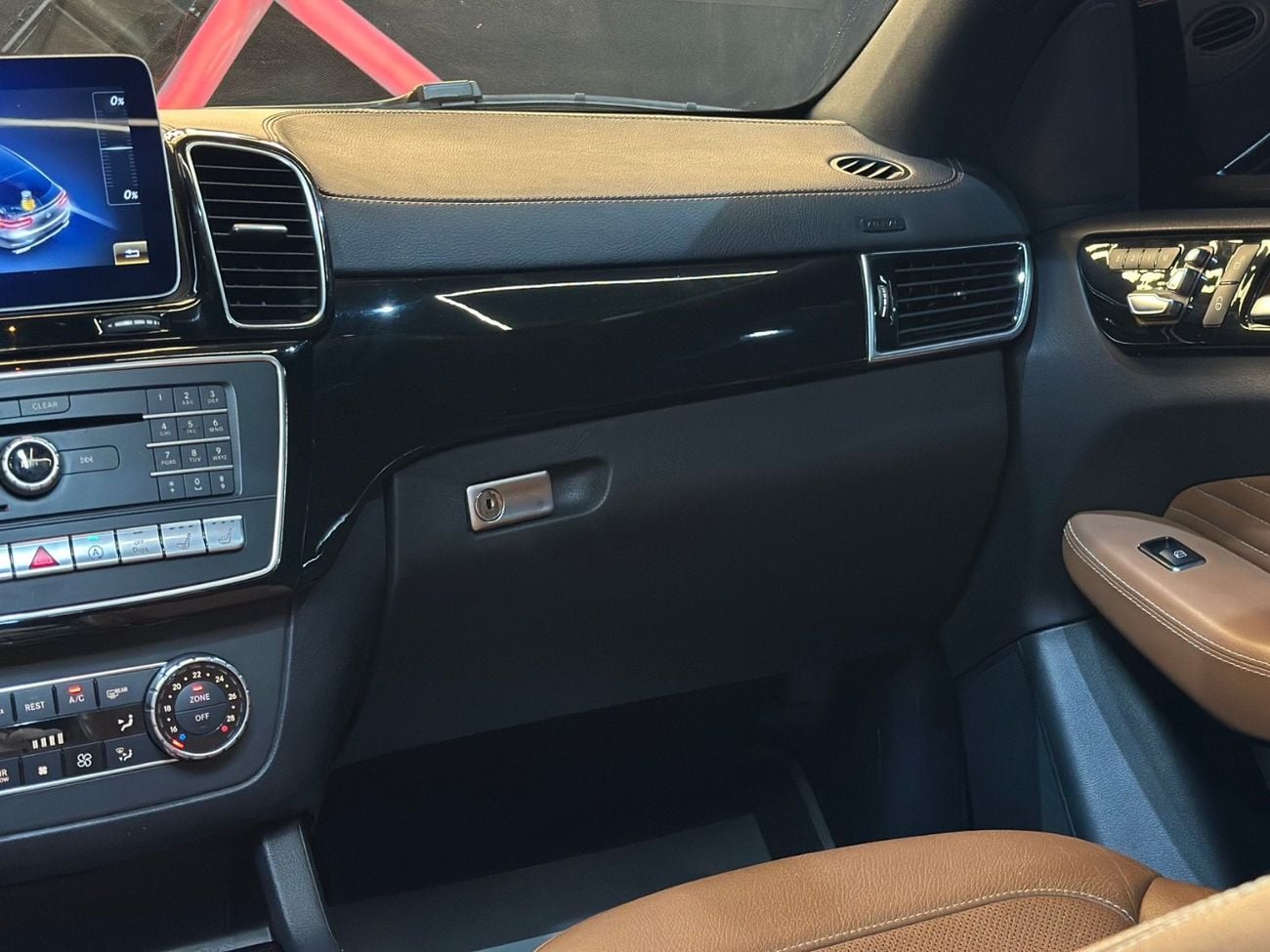 مرسيدس بنز GLE 43 AMG MERCEDES-BENZ GLE 43 AMG | GCC | 2019 | FULL OPTIONS LIKE NEW