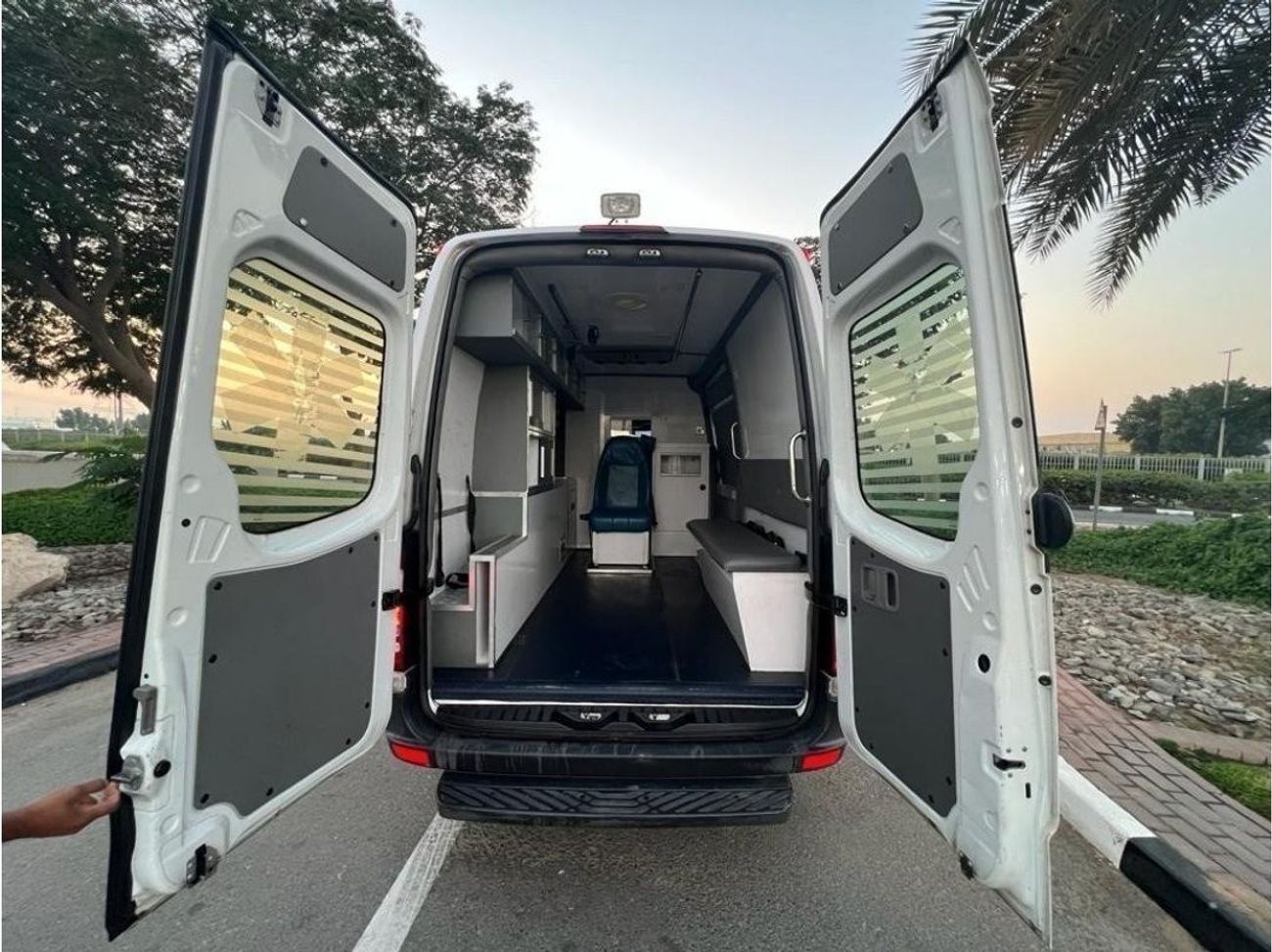 مرسيدس بنز سبرينتر MERCEDES BENZ SPRINTER 2013 GCC AMBULANCE IN PERFECT CONDITIONS