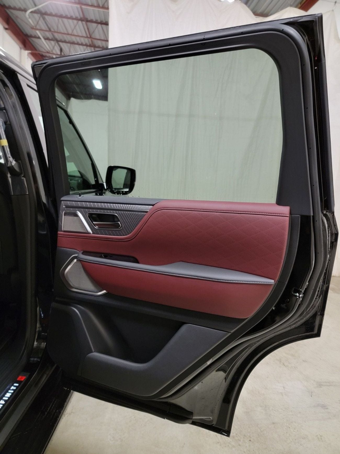 Infiniti QX80  Captain Chairs 3.5L