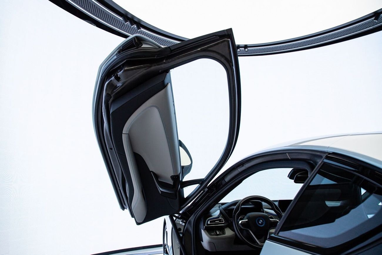 بي أم دبليو i8 Std