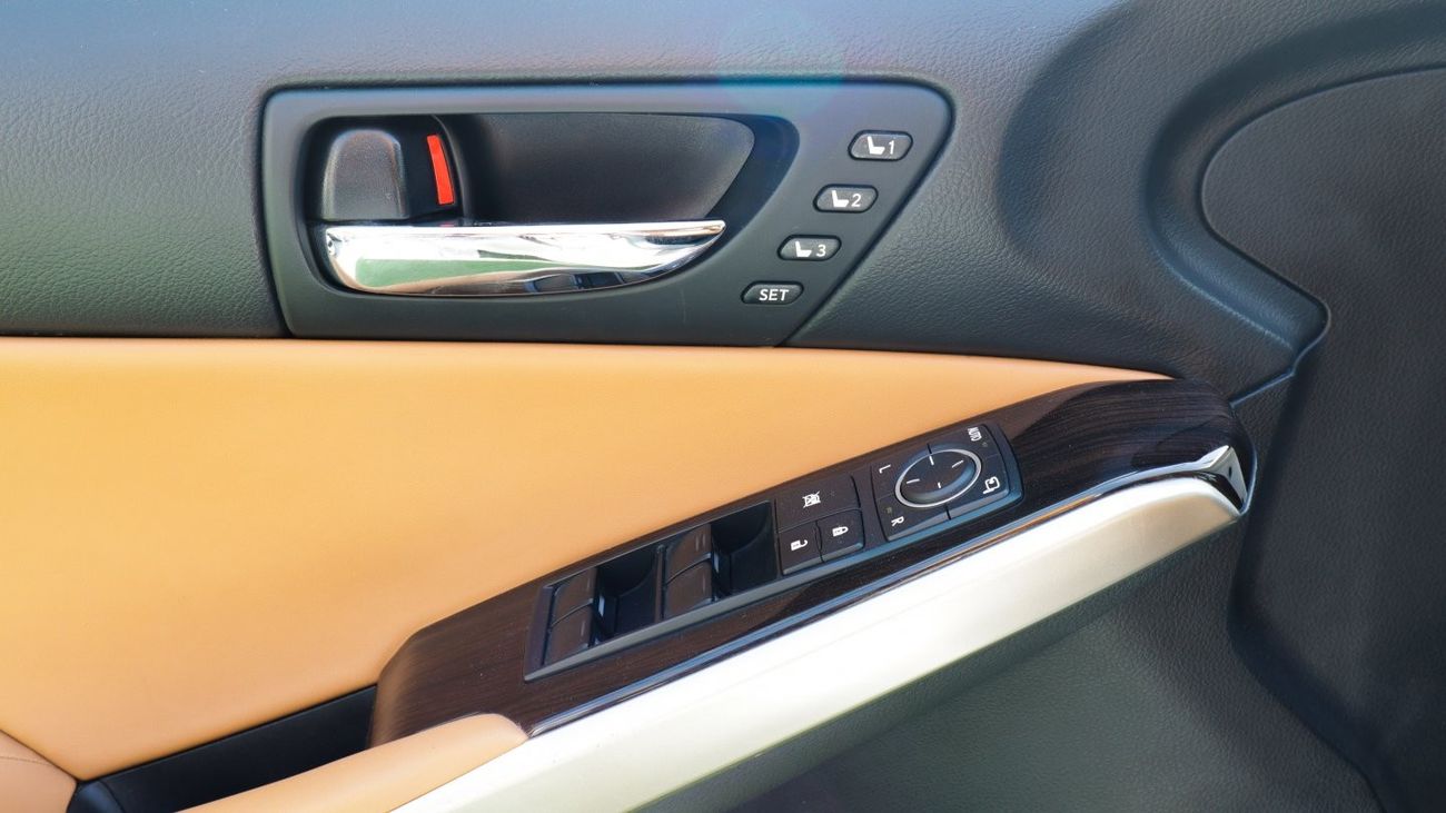 لكزس IS 200 200 T