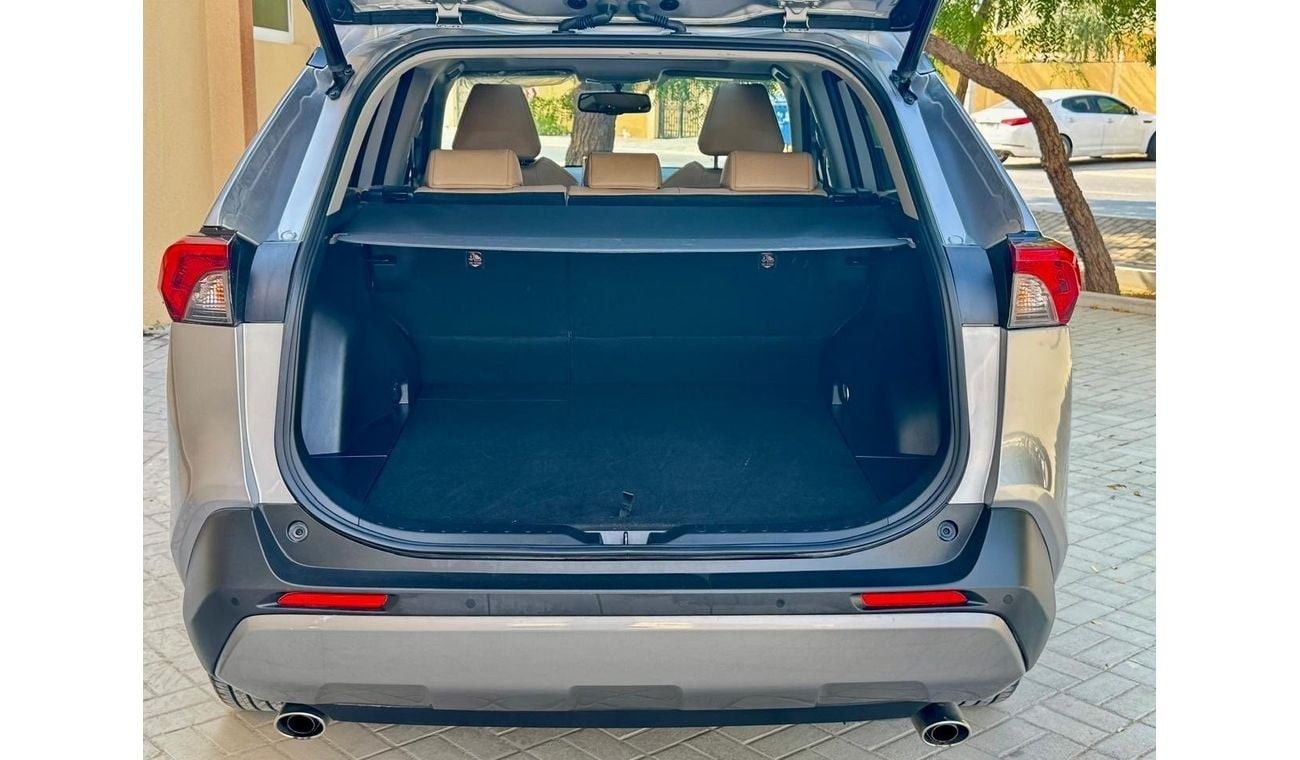 Toyota RAV4 TOP OF RANGE 2021 RAV4 Hybrid GCC Free accident,Full option